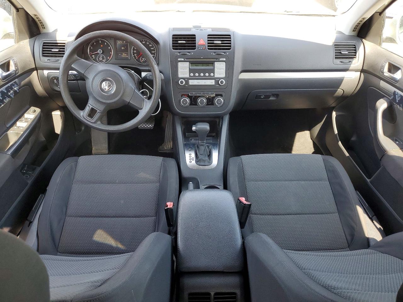 2010 Volkswagen Jetta S Silver vin: 3VWJZ7AJ3AM079590