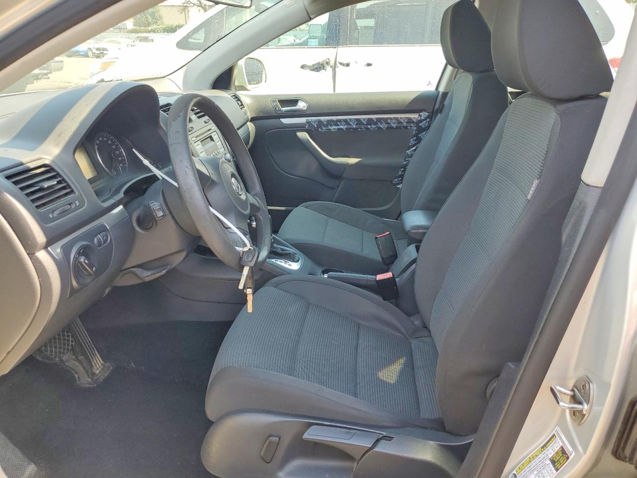 2010 Volkswagen Jetta S Silver vin: 3VWJZ7AJ3AM079590