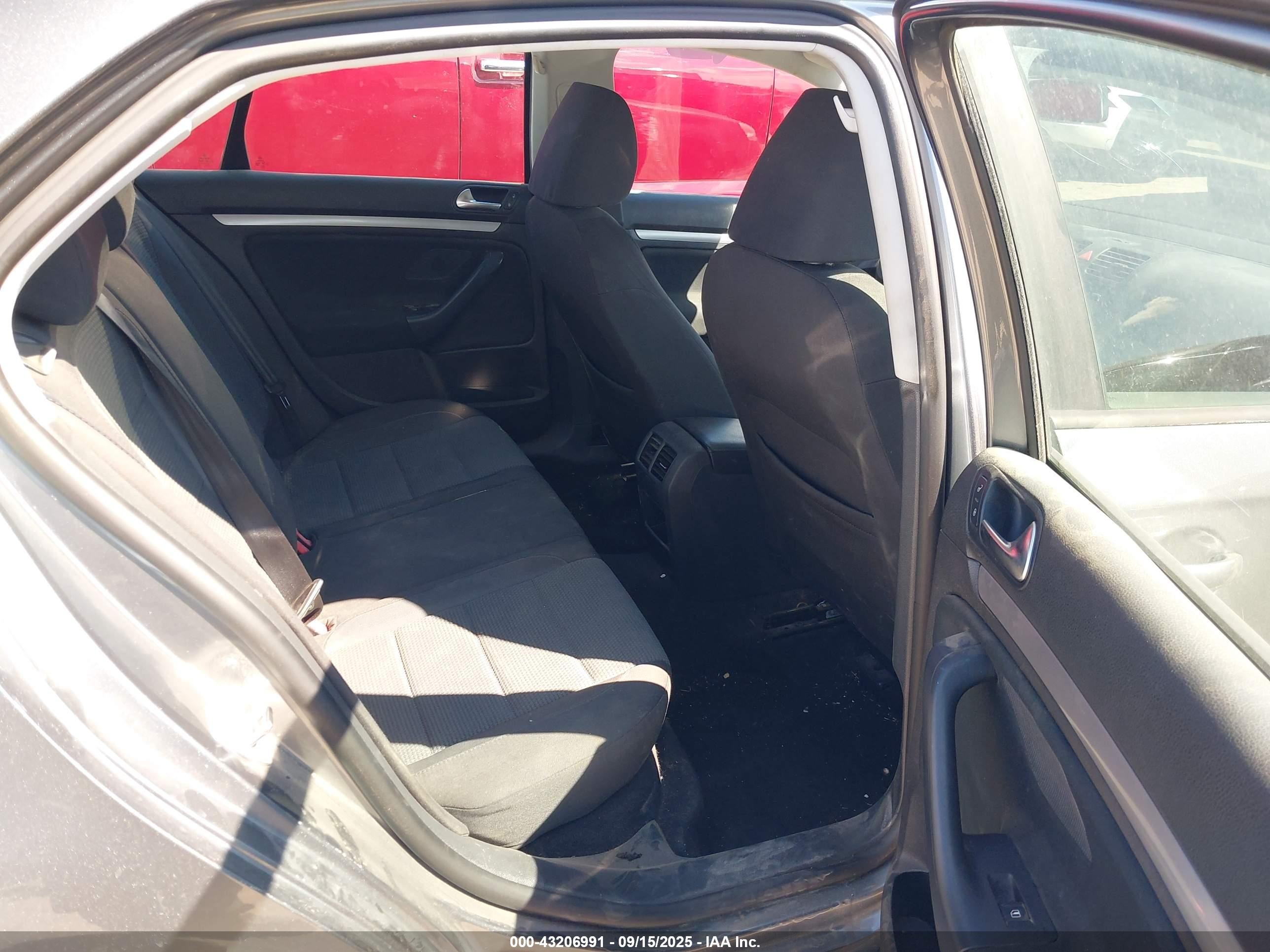 2010 Volkswagen Jetta S Серый vin: 3VWJZ7AJ3AM099581