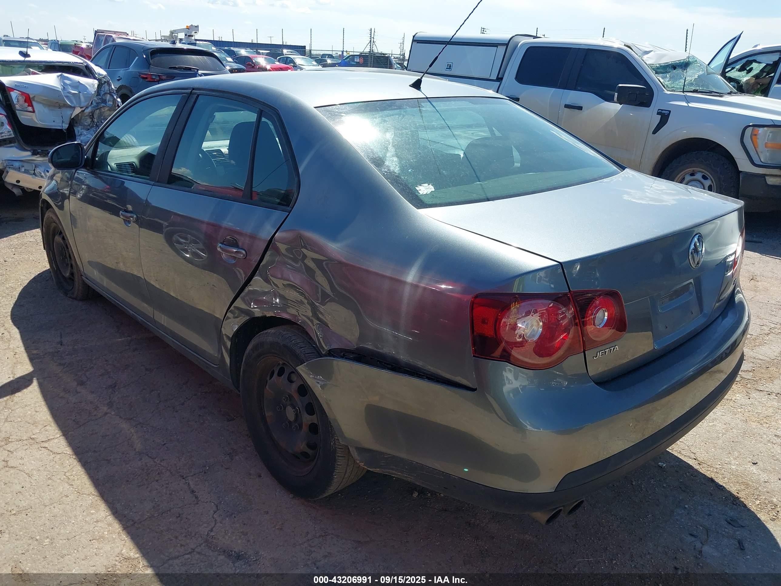 2010 Volkswagen Jetta S Серый vin: 3VWJZ7AJ3AM099581