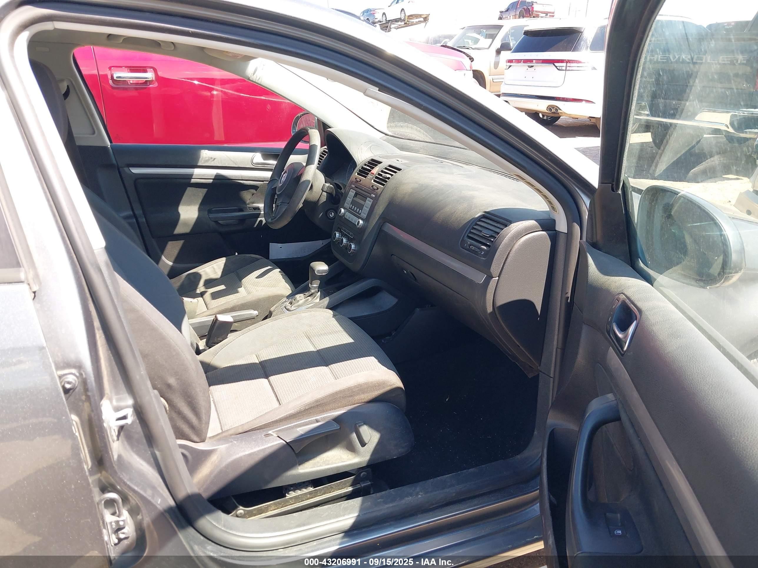 2010 Volkswagen Jetta S Серый vin: 3VWJZ7AJ3AM099581