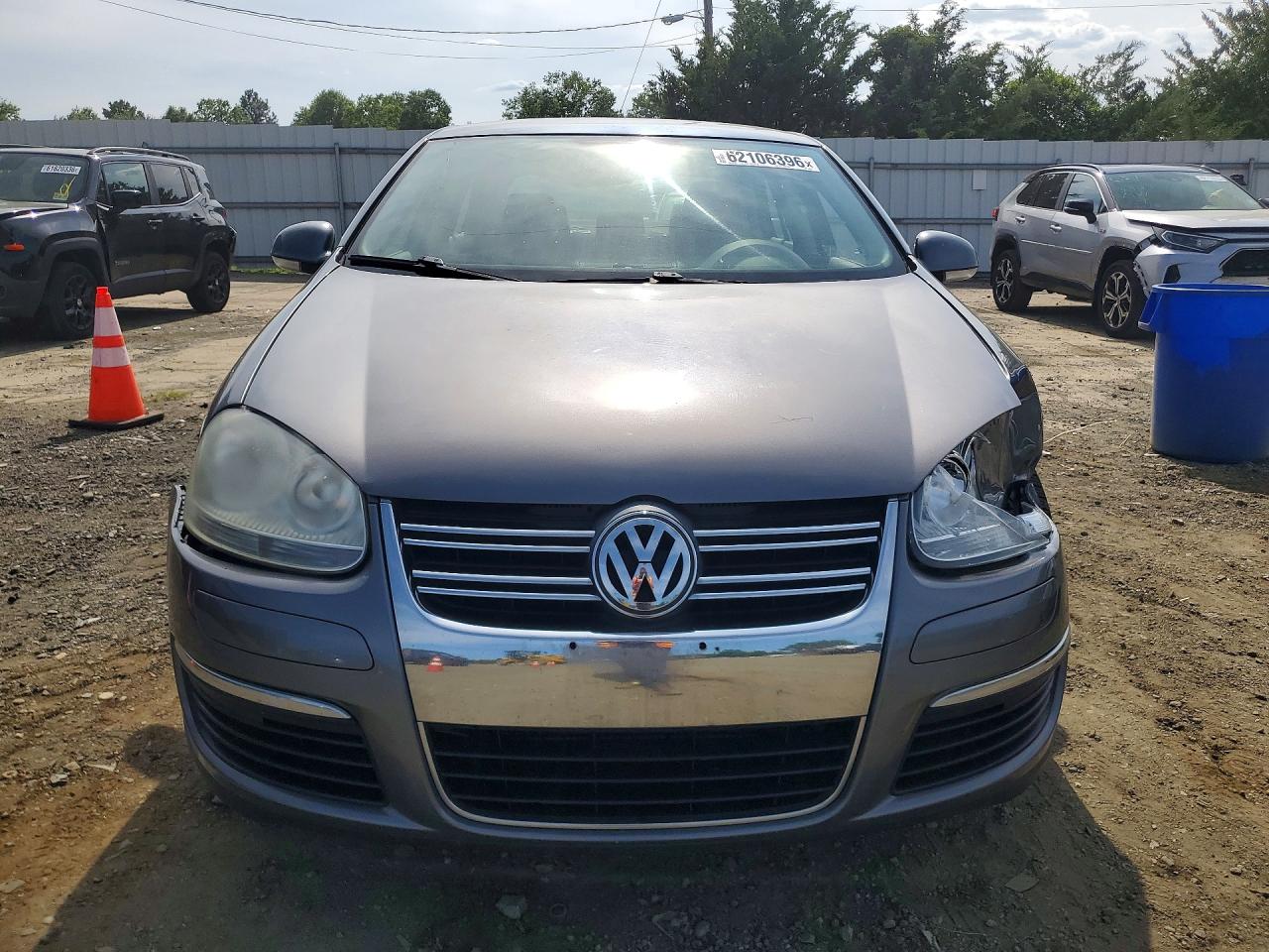 2010 Volkswagen Jetta S Серый vin: 3VWJZ7AJ4AM001867