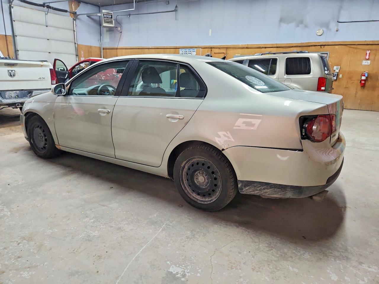 2010 Volkswagen Jetta S Silver vin: 3VWJZ7AJ4AM081137