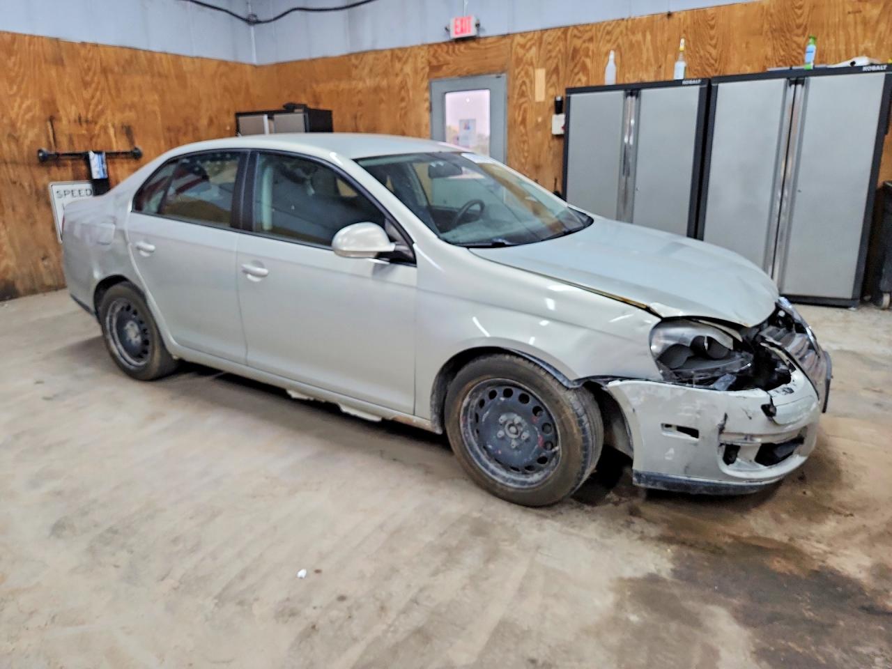 2010 Volkswagen Jetta S Silver vin: 3VWJZ7AJ4AM081137