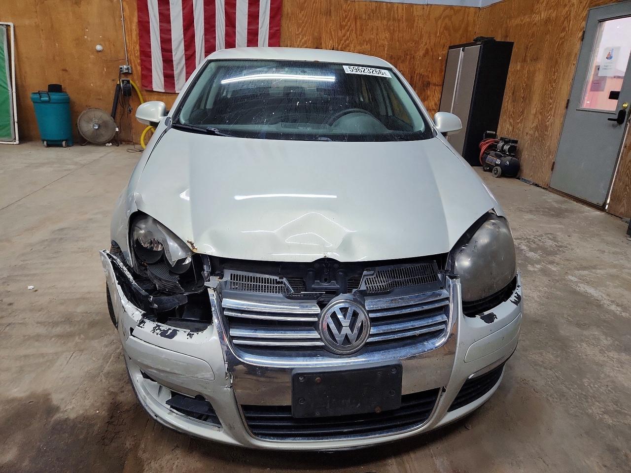2010 Volkswagen Jetta S Silver vin: 3VWJZ7AJ4AM081137