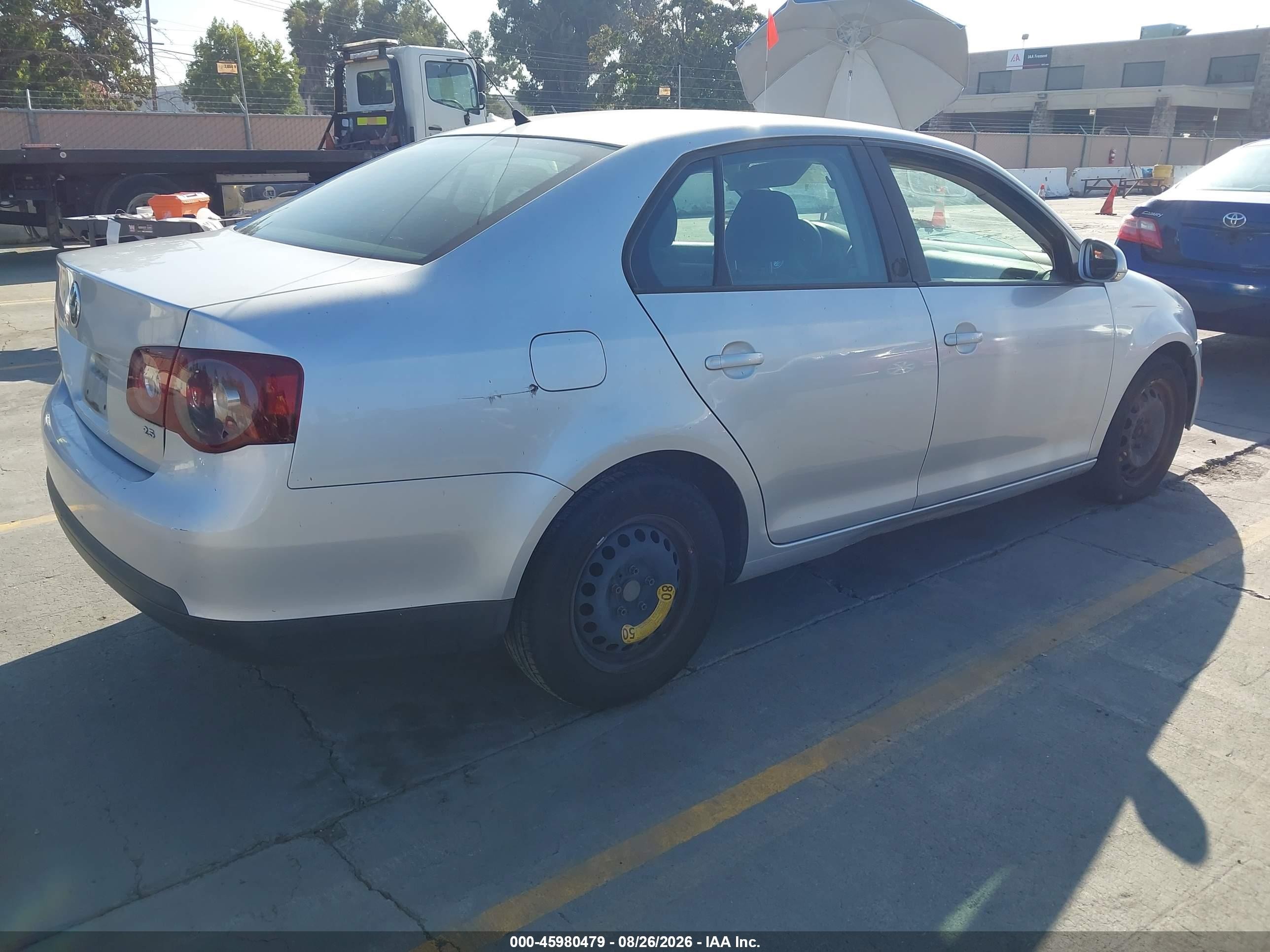 2010 Volkswagen Jetta S Серебряный vin: 3VWJZ7AJ5AM013851