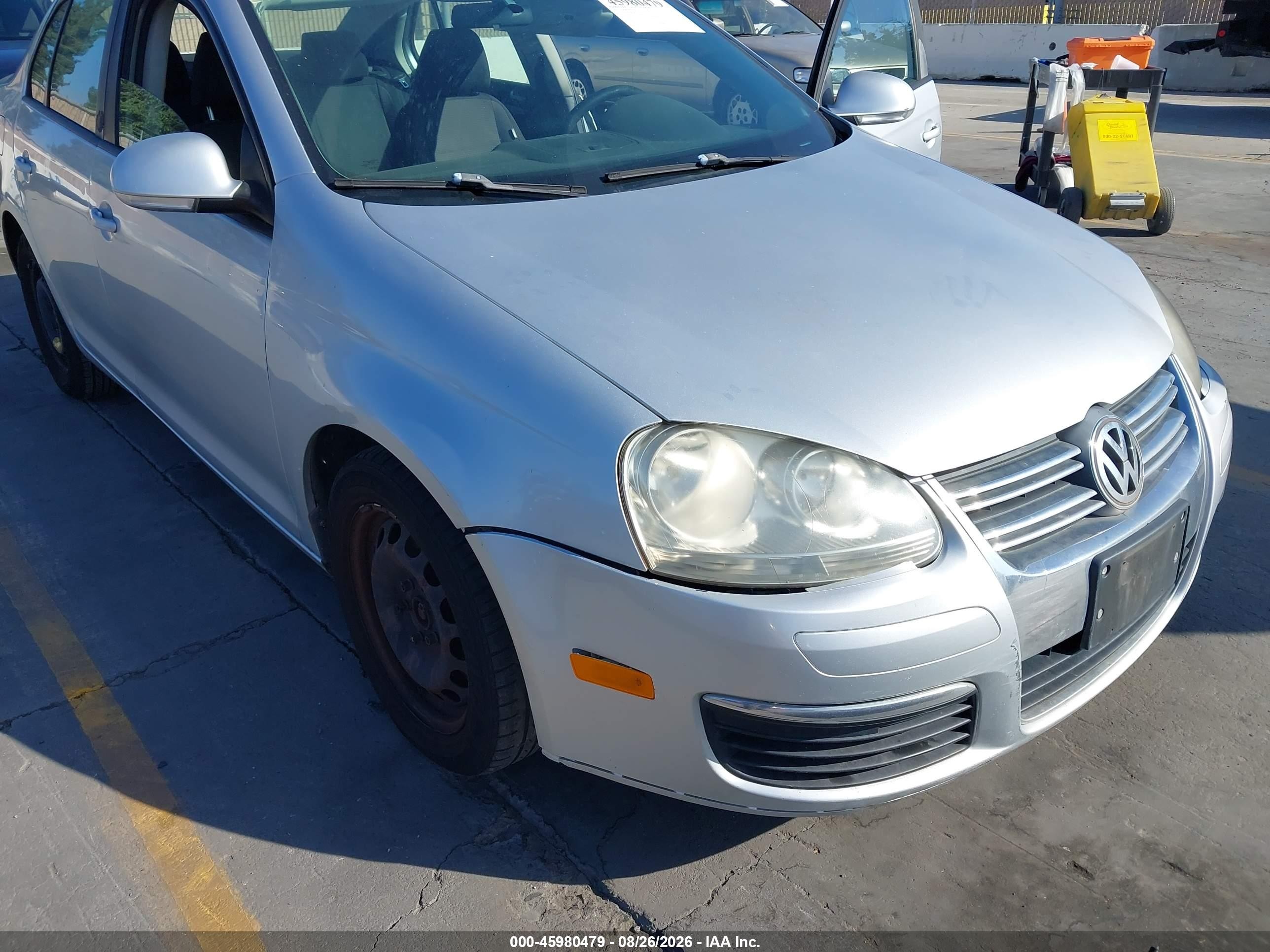 2010 Volkswagen Jetta S Серебряный vin: 3VWJZ7AJ5AM013851