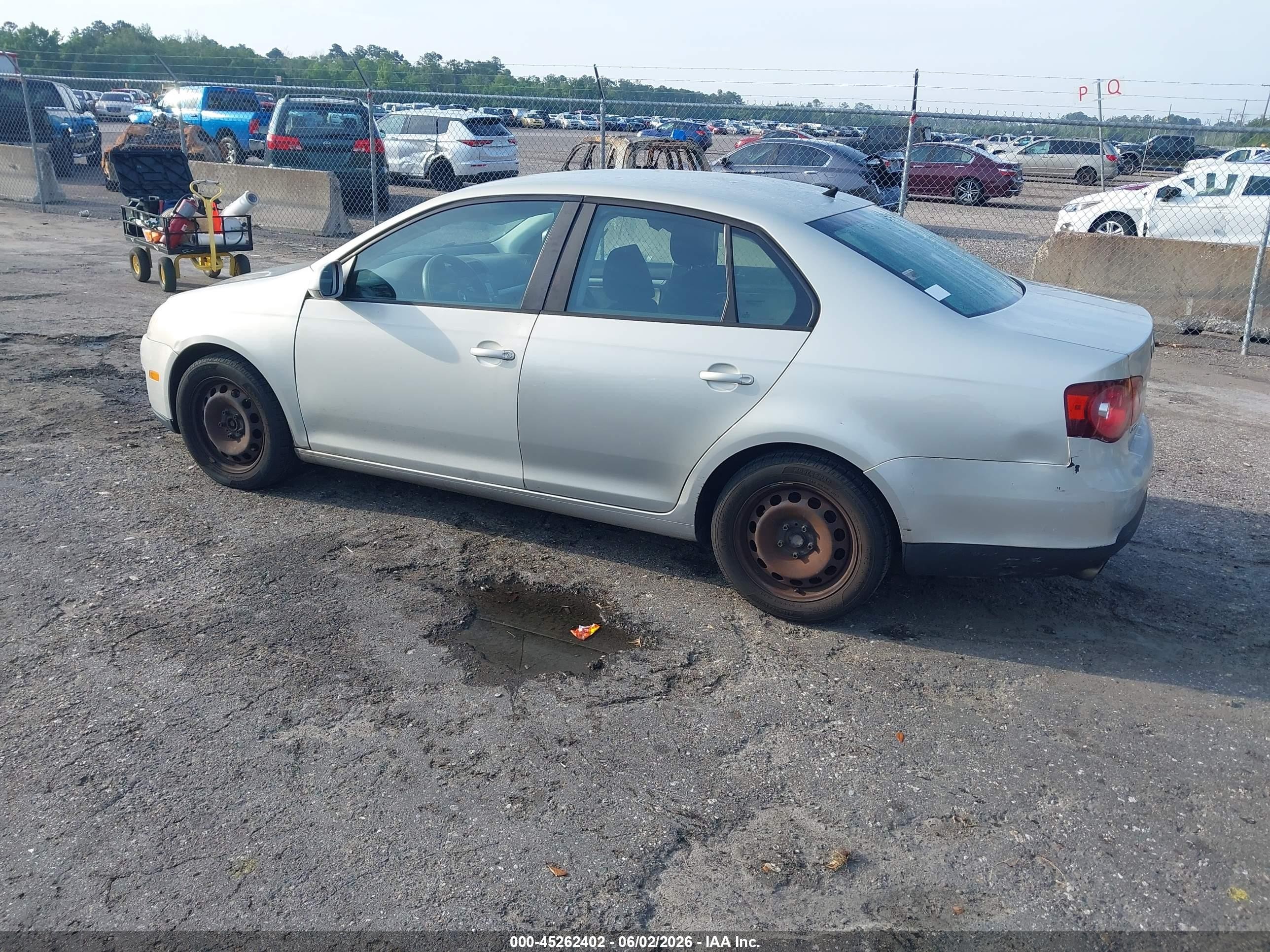2010 Volkswagen Jetta S Серый vin: 3VWJZ7AJ7AM041831
