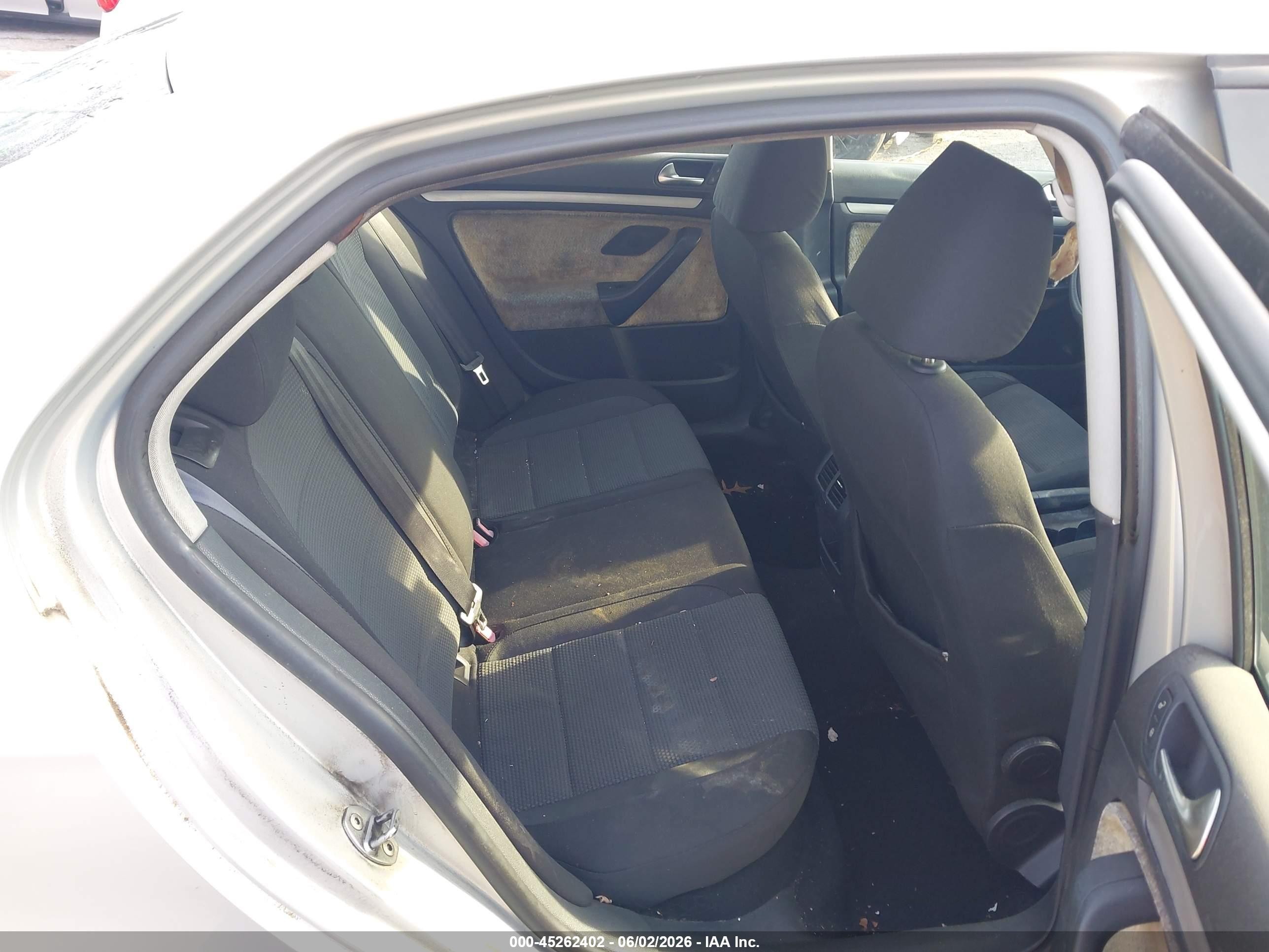 2010 Volkswagen Jetta S Серый vin: 3VWJZ7AJ7AM041831