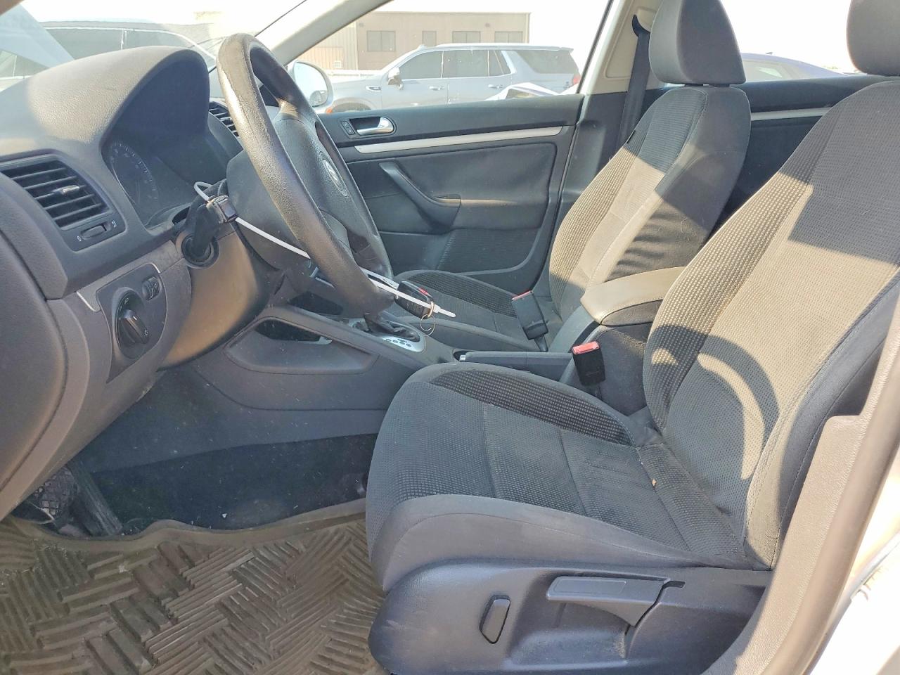2009 Volkswagen Jetta S Silver vin: 3VWKM71K29M259134