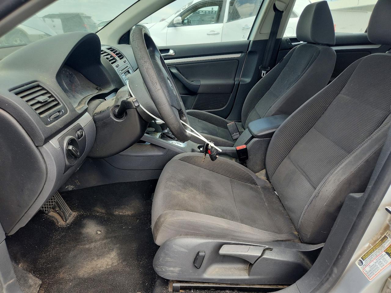2009 Volkswagen Jetta S Silver vin: 3VWKM71K59M263811