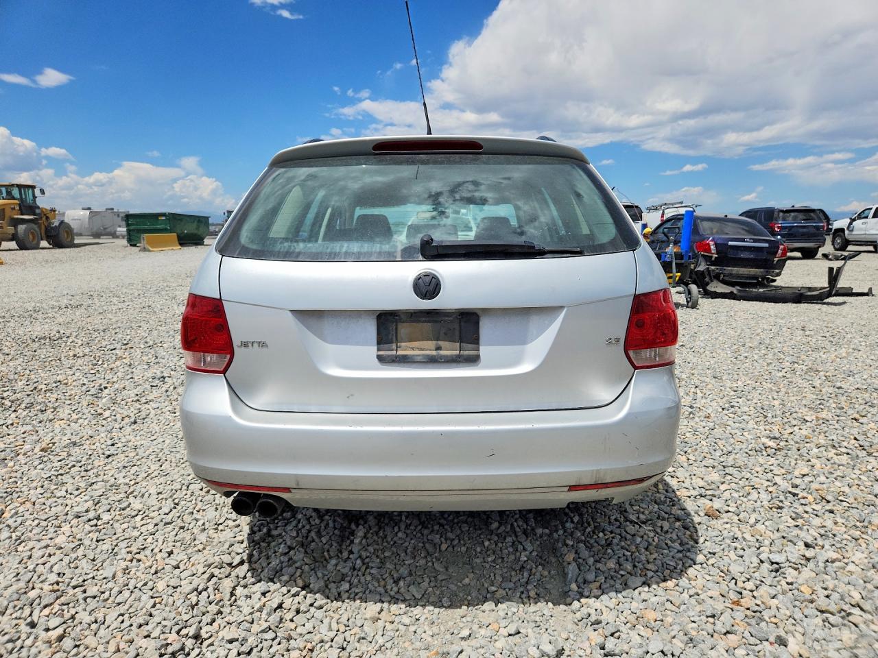 2009 Volkswagen Jetta S Silver vin: 3VWKM71K59M263811