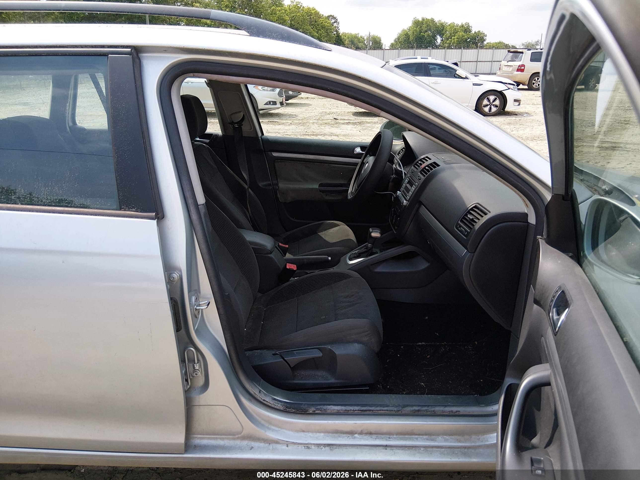 2009 Volkswagen Jetta 2.5l S Серебряный vin: 3VWKM71K89M263236