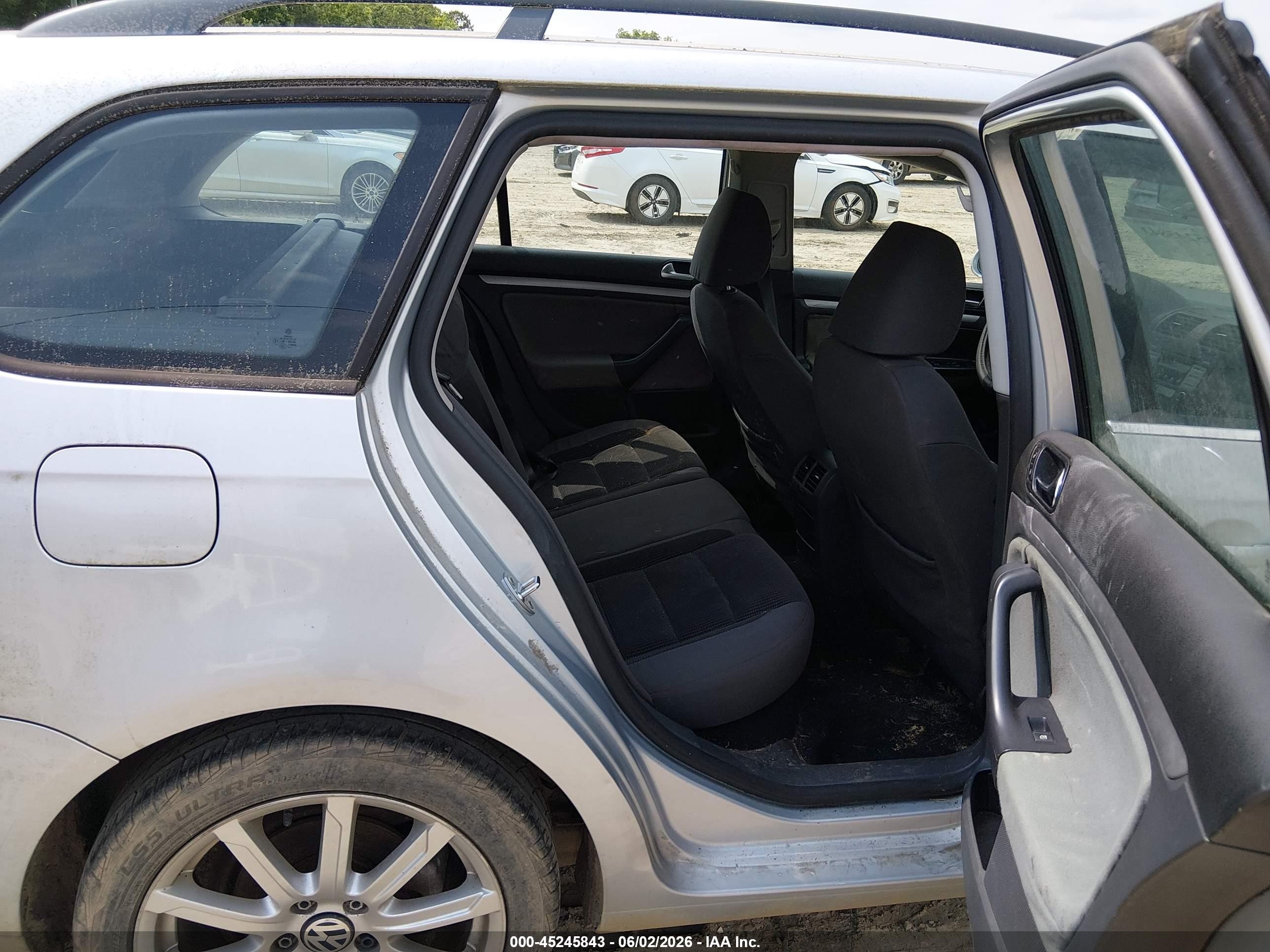 2009 Volkswagen Jetta 2.5l S Серебряный vin: 3VWKM71K89M263236
