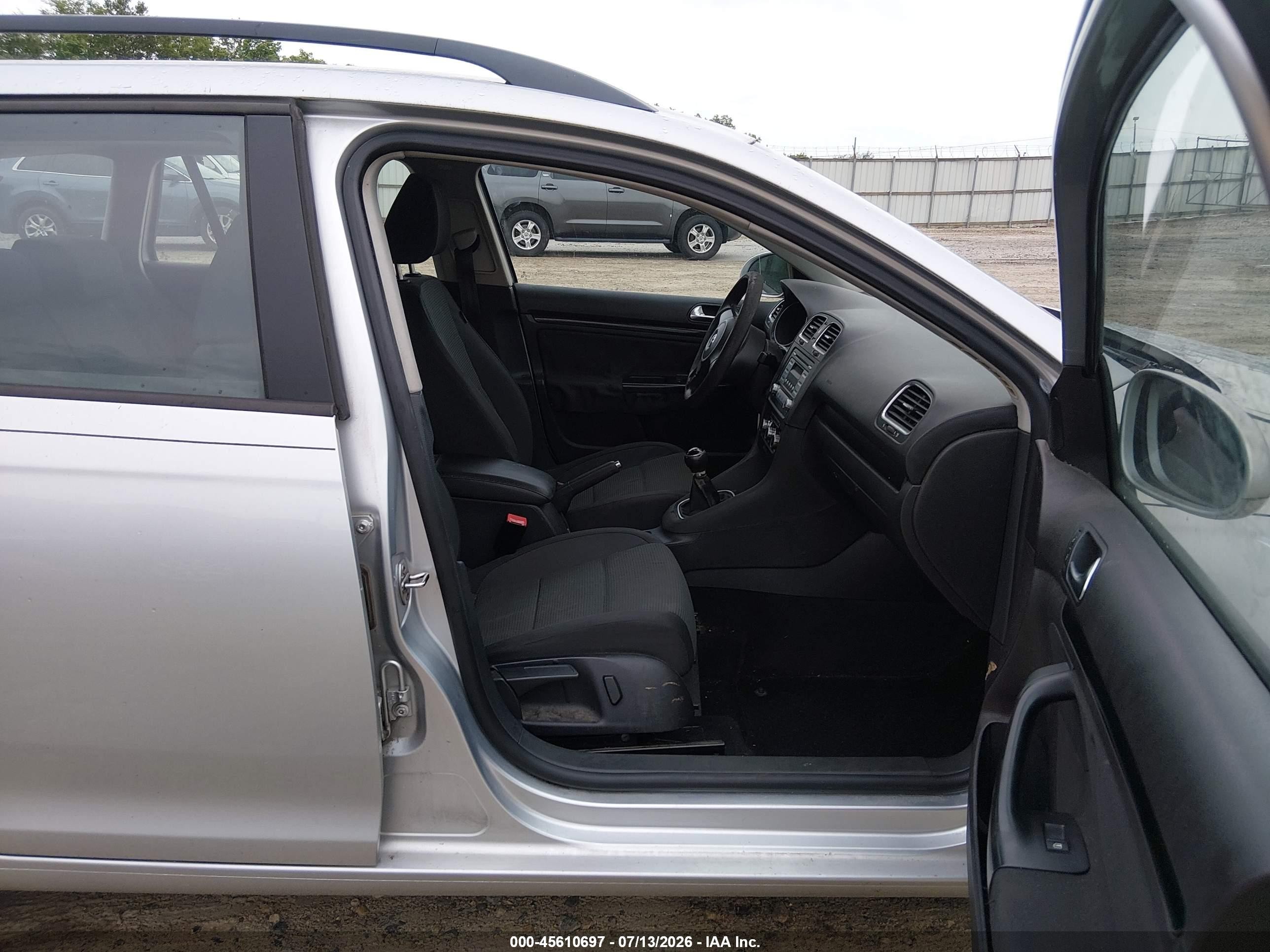 2010 Volkswagen Jetta S Серебряный vin: 3VWKZ7AJ6AM662112