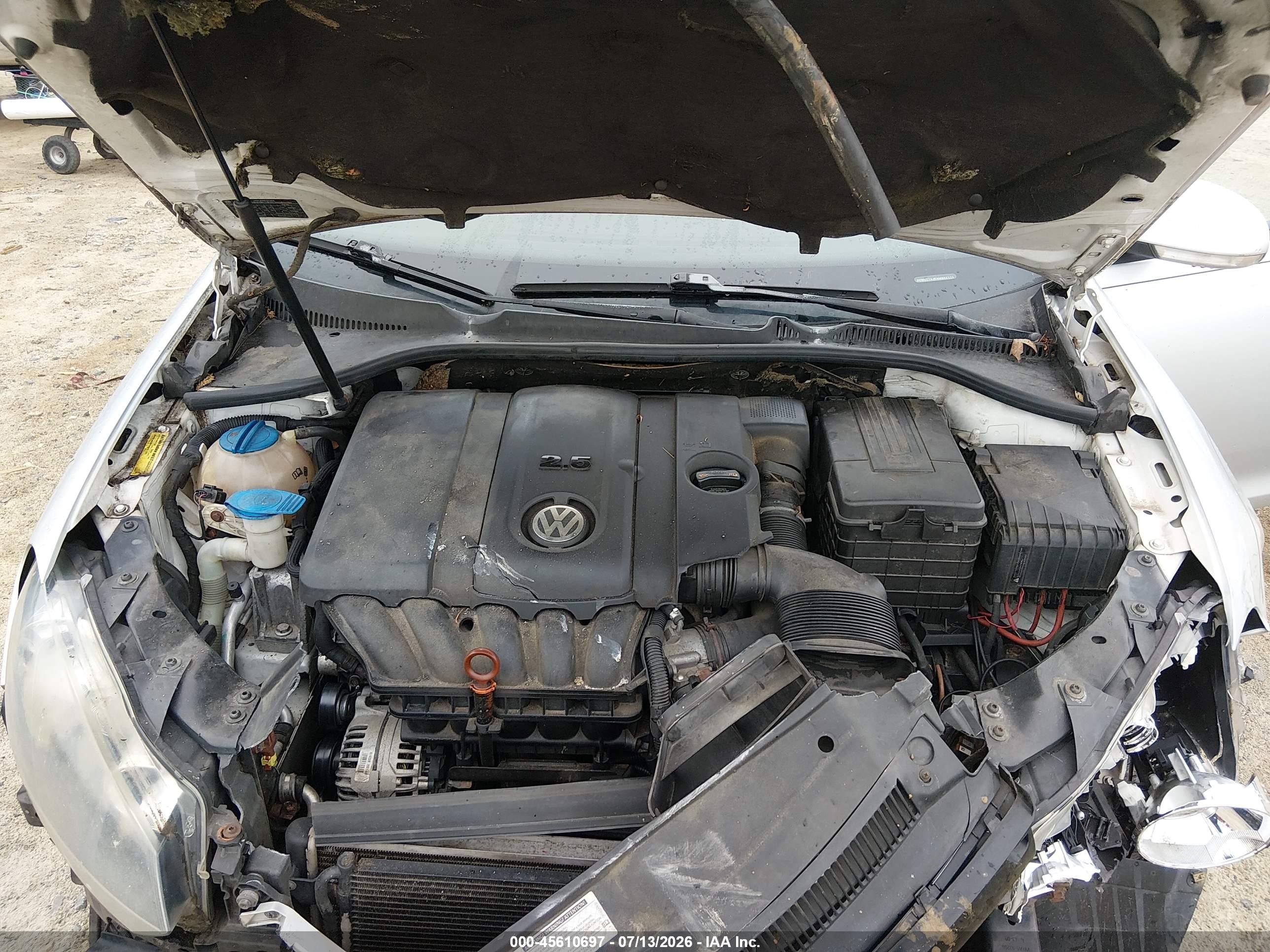 2010 Volkswagen Jetta S Серебряный vin: 3VWKZ7AJ6AM662112