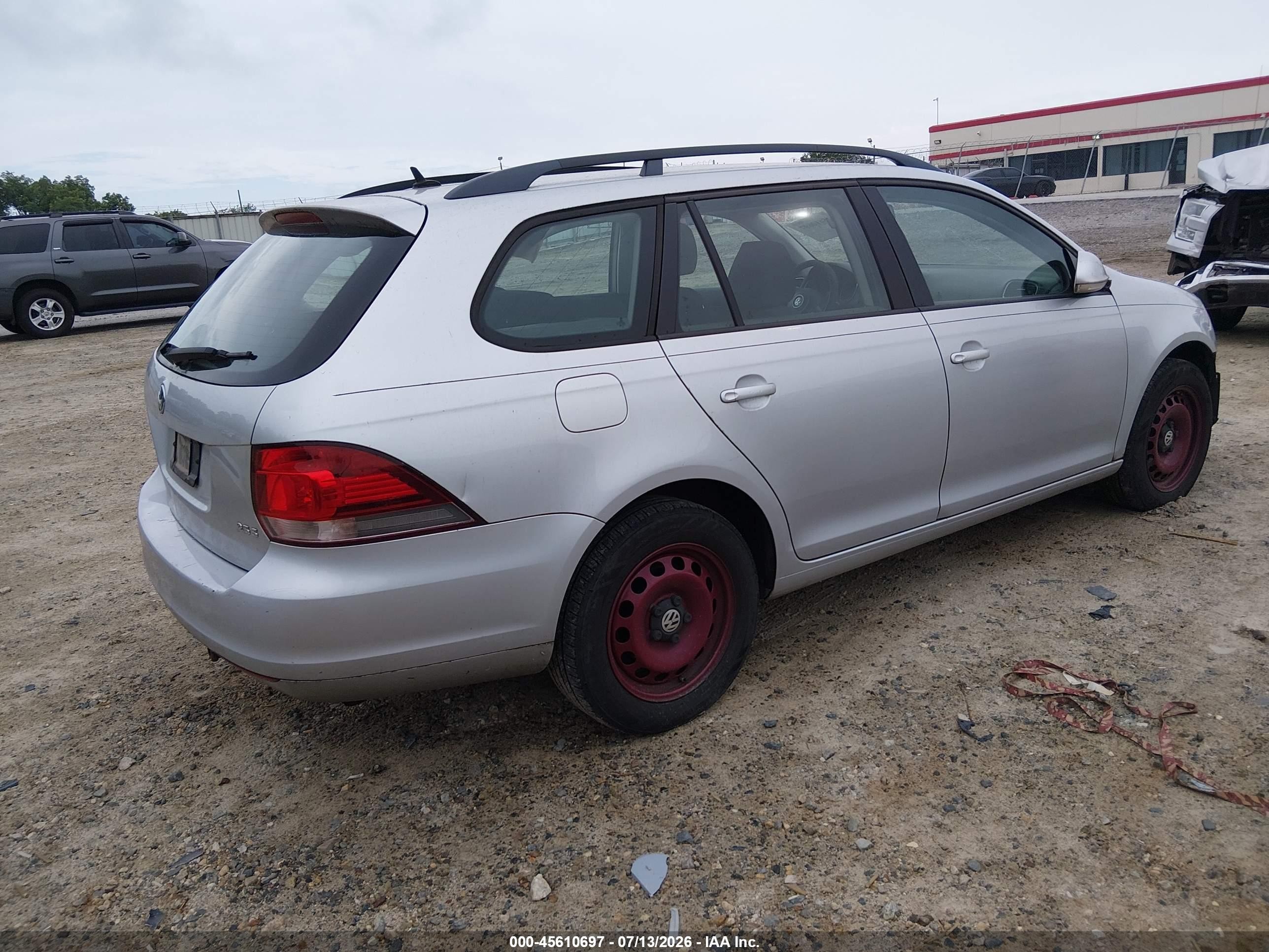 2010 Volkswagen Jetta S Серебряный vin: 3VWKZ7AJ6AM662112