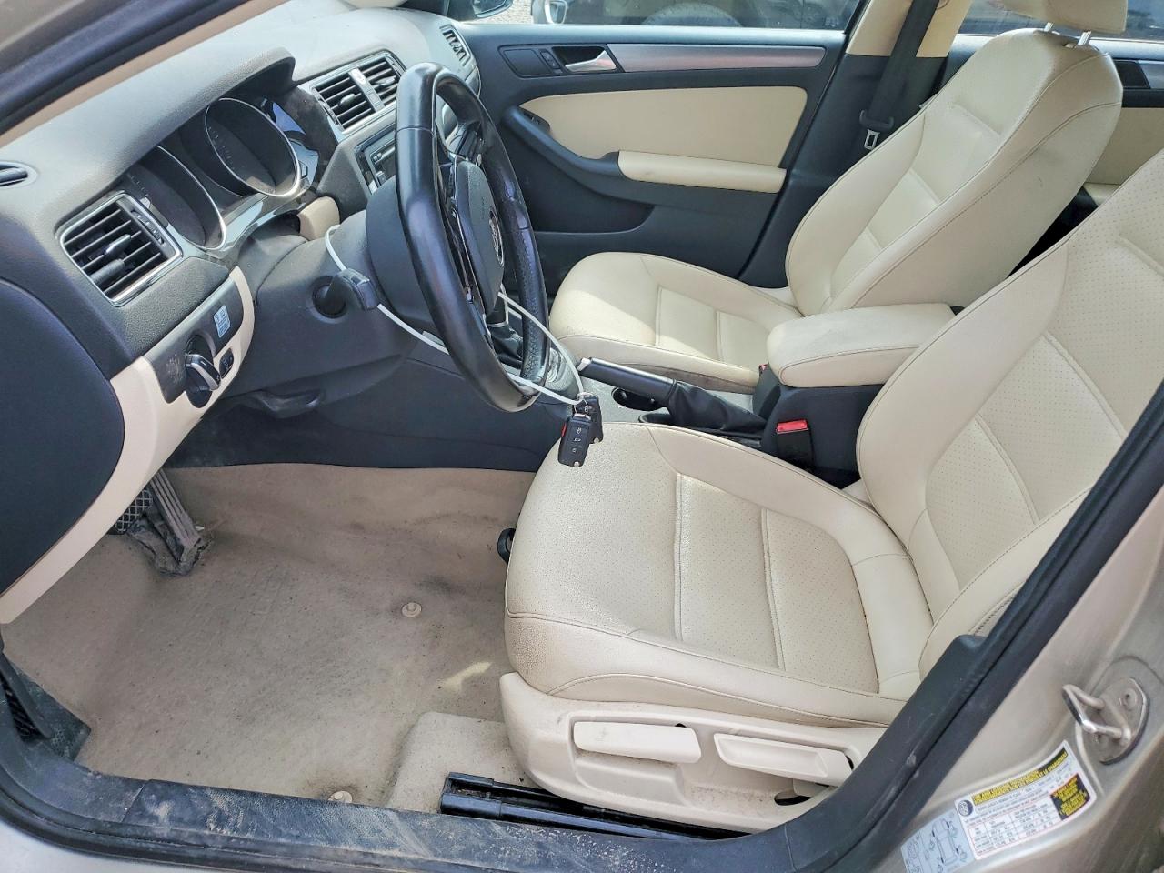 2015 Volkswagen Jetta Tdi Золотой vin: 3VWLA7AJ5FM292693
