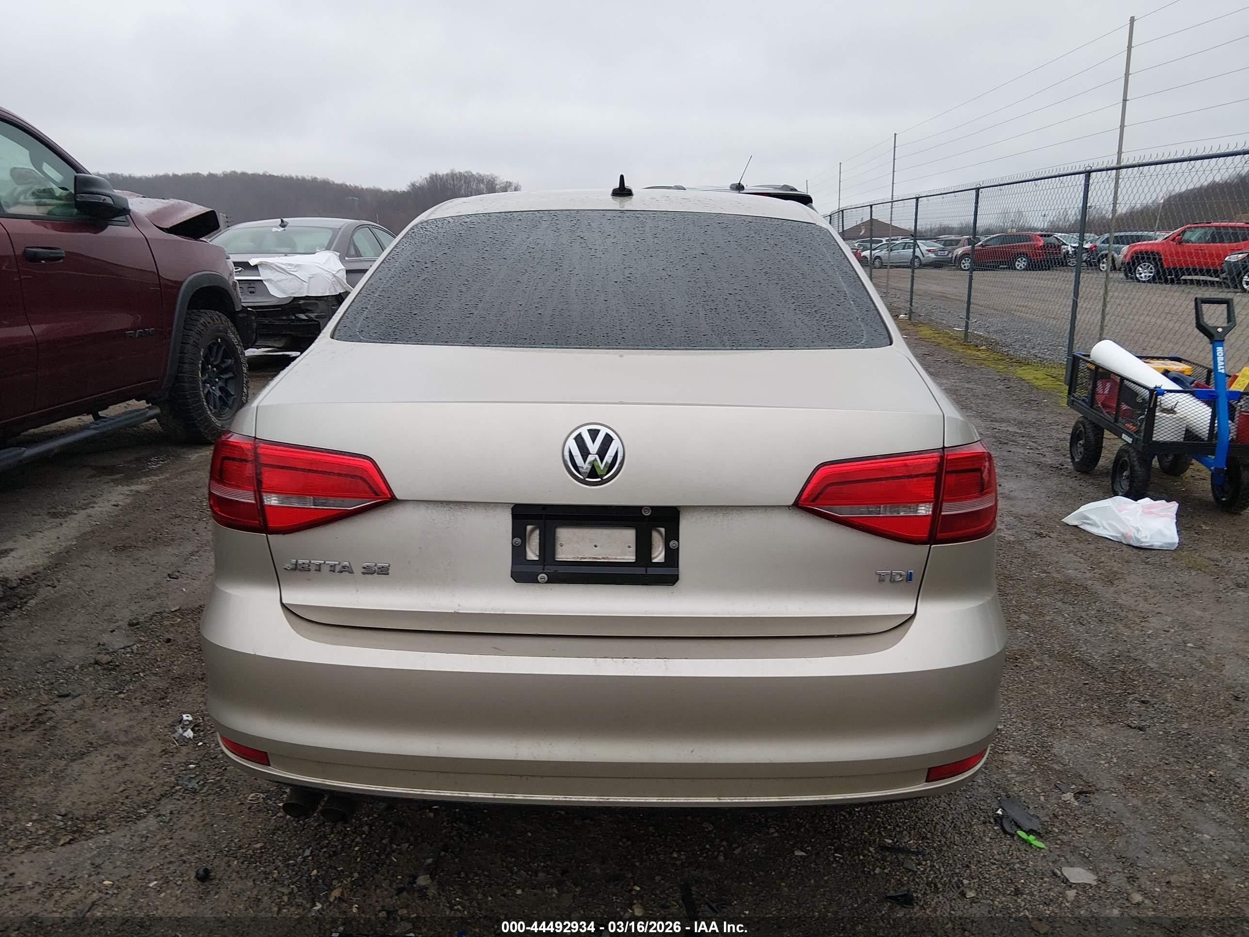 2015 Volkswagen Jetta 2.0l Tdi Se Gold vin: 3VWLA7AJ7FM255886