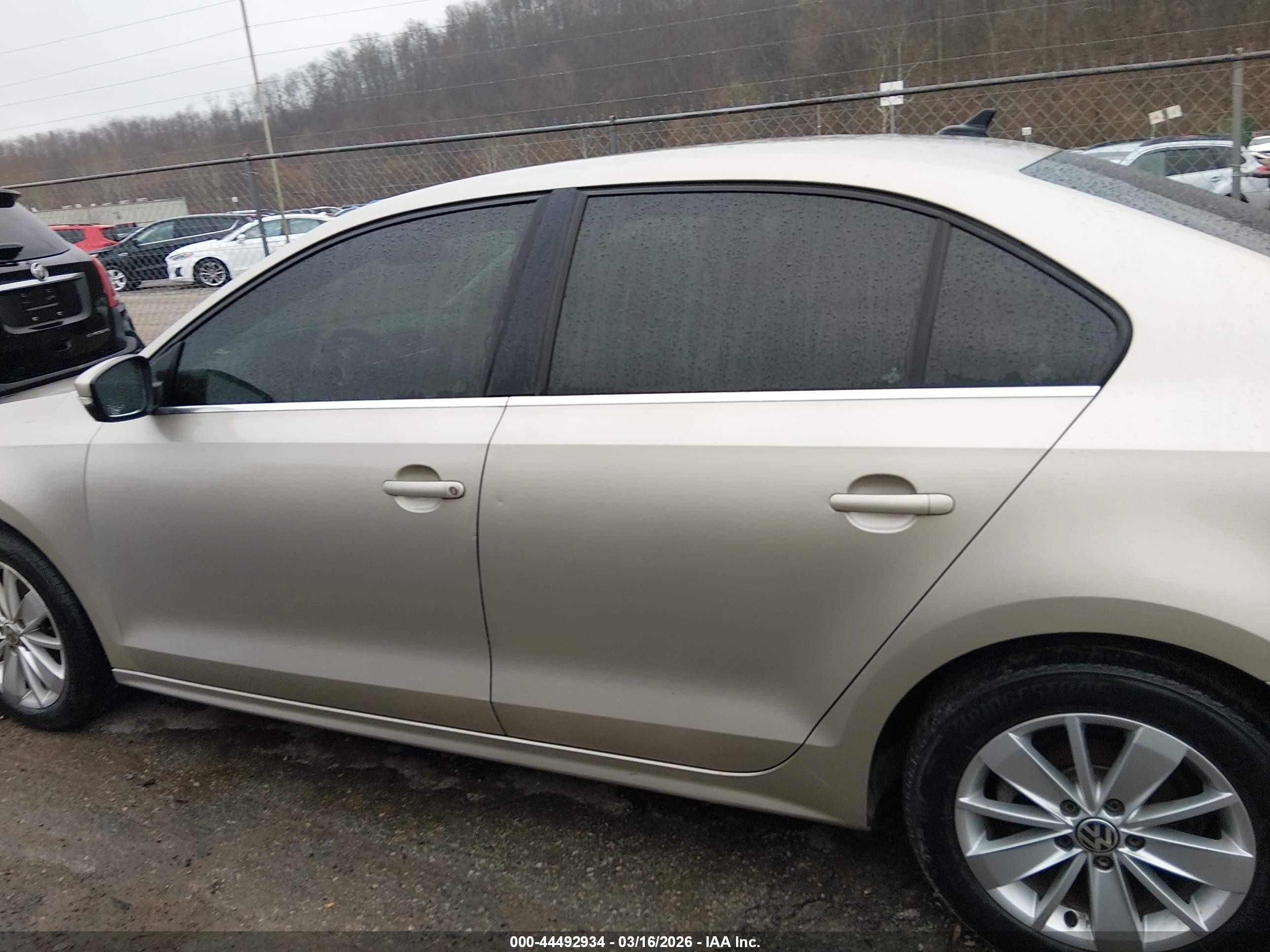 2015 Volkswagen Jetta 2.0l Tdi Se Gold vin: 3VWLA7AJ7FM255886