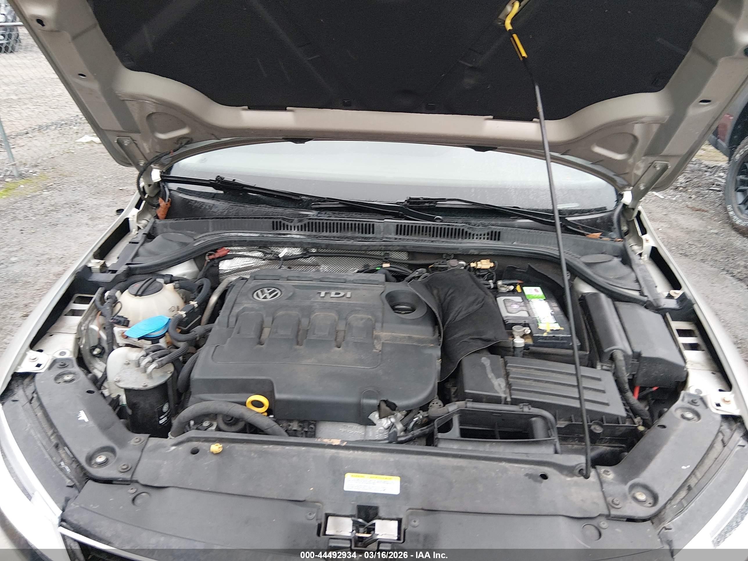2015 Volkswagen Jetta 2.0l Tdi Se Gold vin: 3VWLA7AJ7FM255886
