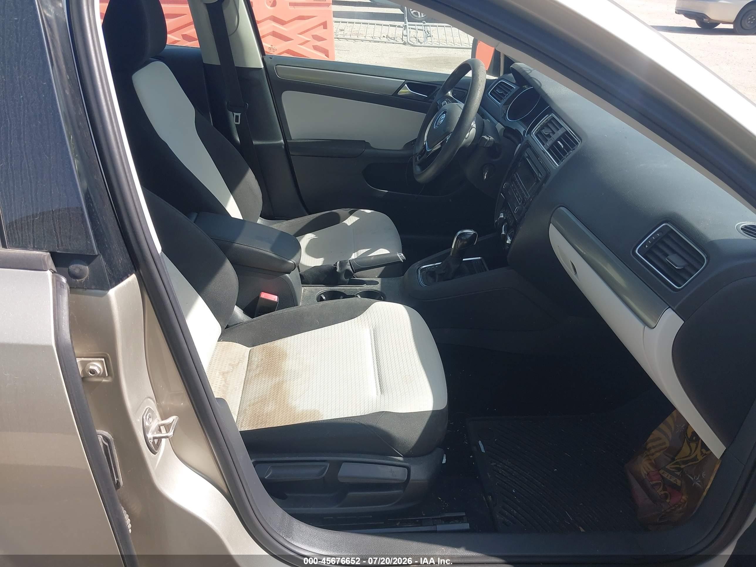 2015 Volkswagen Jetta 2.0l Tdi S Золотой vin: 3VWLA7AJXFM263299