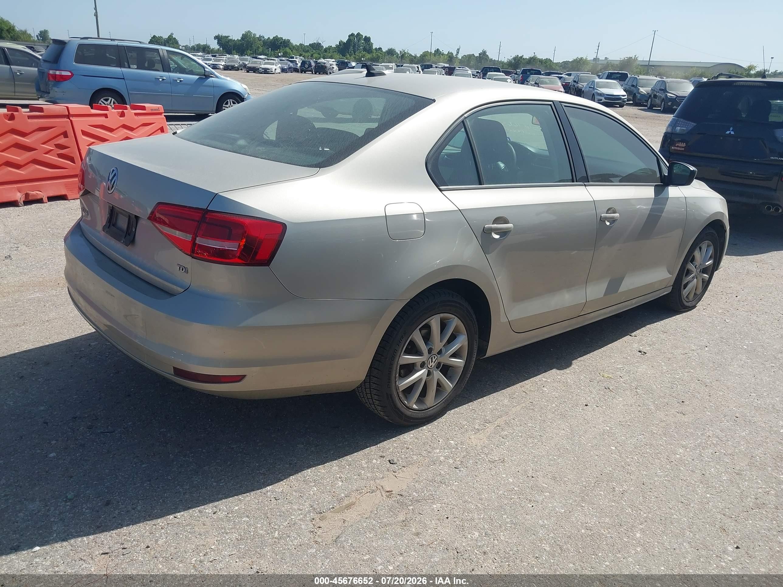2015 Volkswagen Jetta 2.0l Tdi S Золотой vin: 3VWLA7AJXFM263299