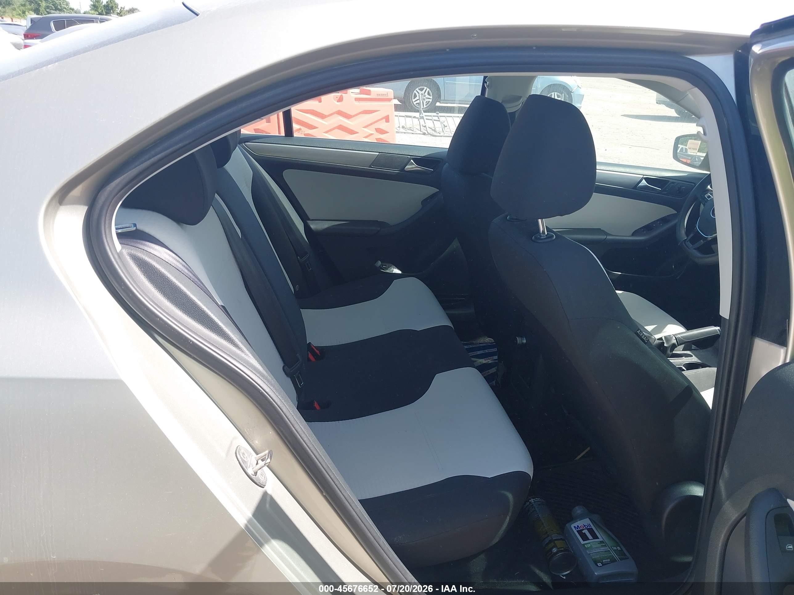 2015 Volkswagen Jetta 2.0l Tdi S Золотой vin: 3VWLA7AJXFM263299