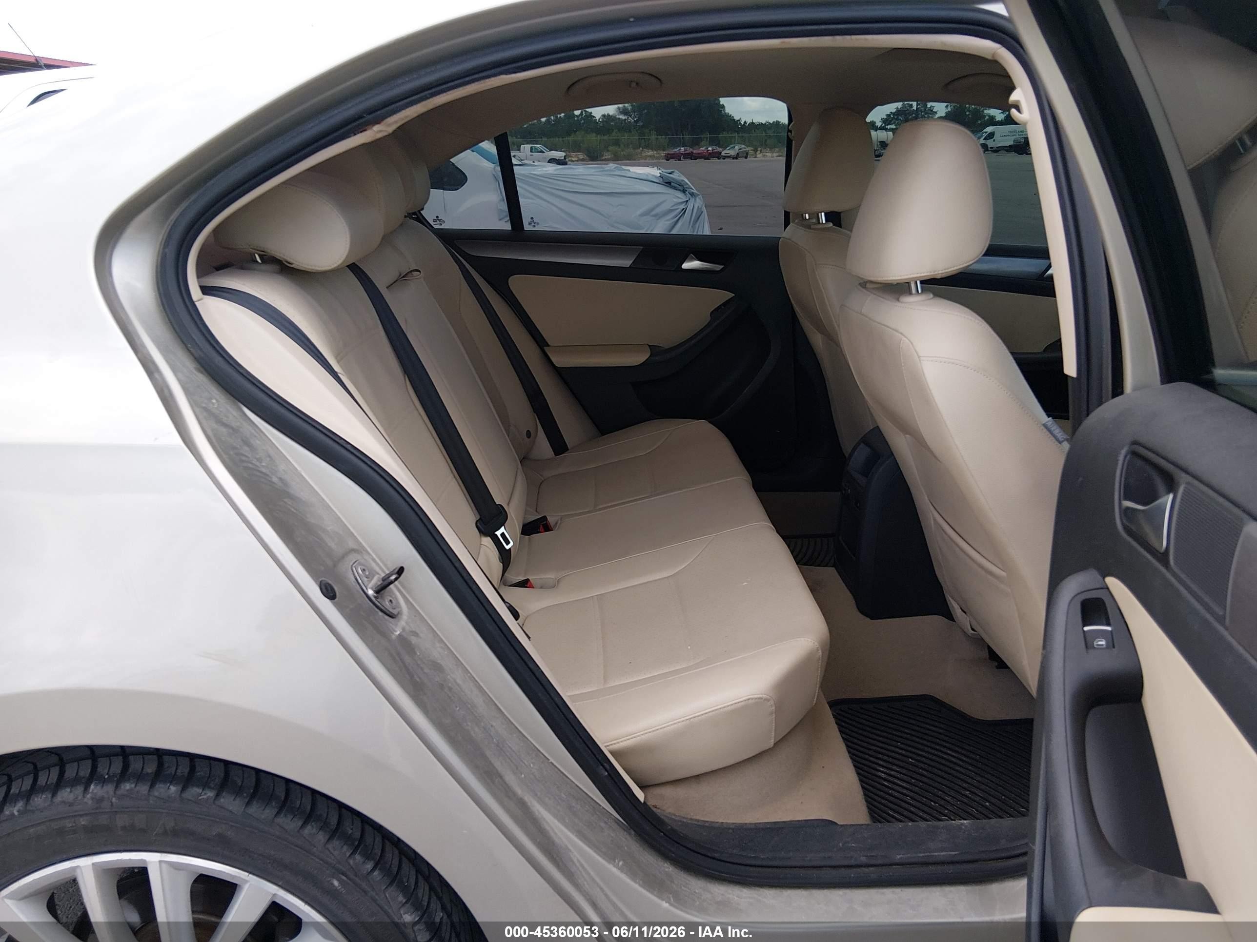 2013 Volkswagen Jetta 2.0l Tdi Tan vin: 3VWLL7AJ0DM231047