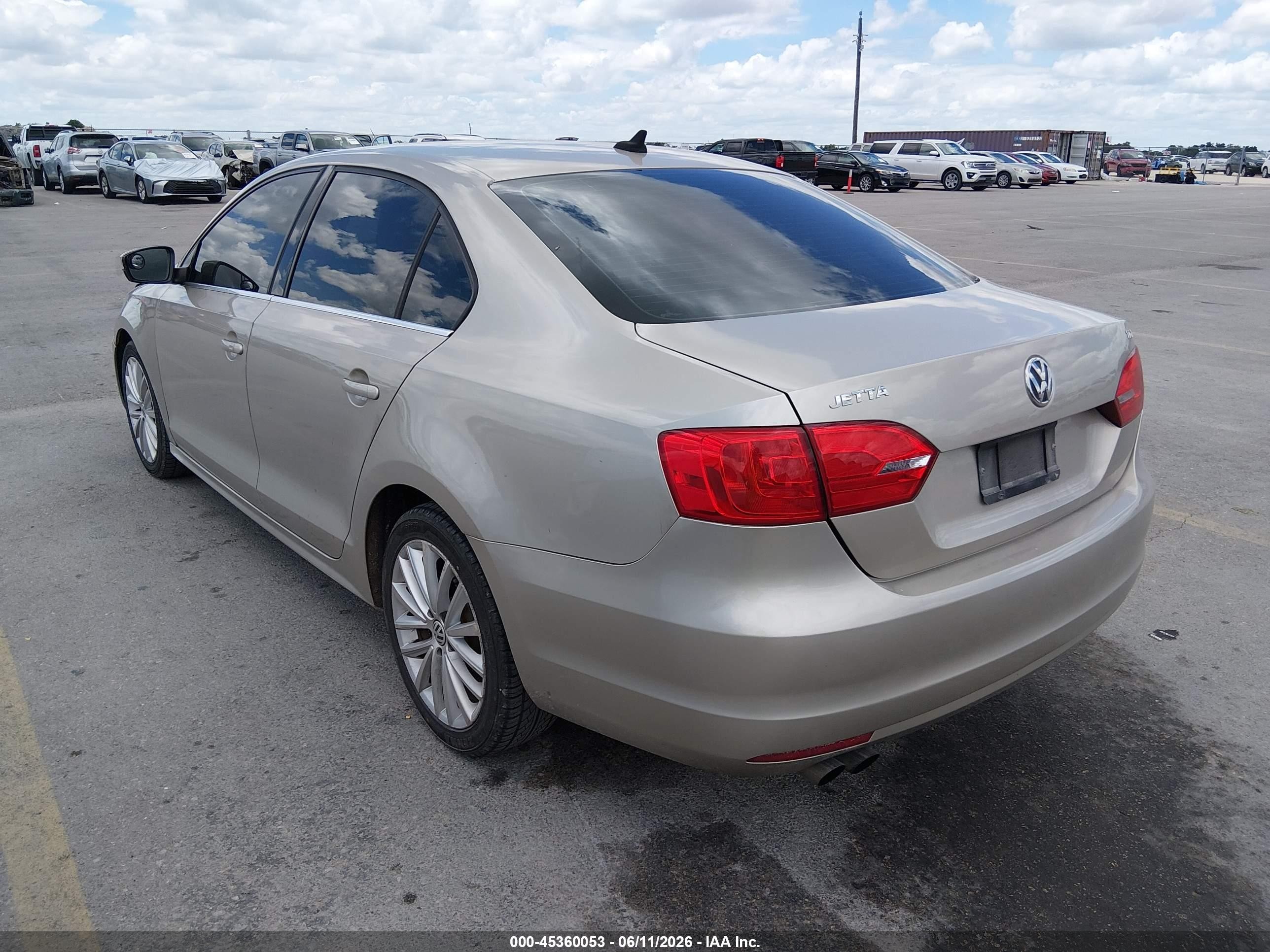 2013 Volkswagen Jetta 2.0l Tdi Tan vin: 3VWLL7AJ0DM231047