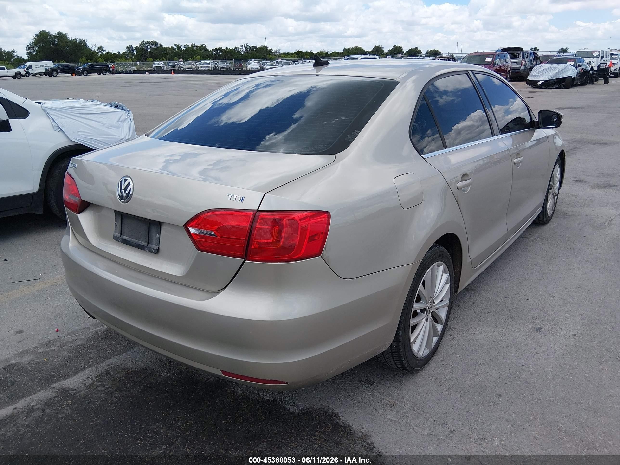 2013 Volkswagen Jetta 2.0l Tdi Tan vin: 3VWLL7AJ0DM231047