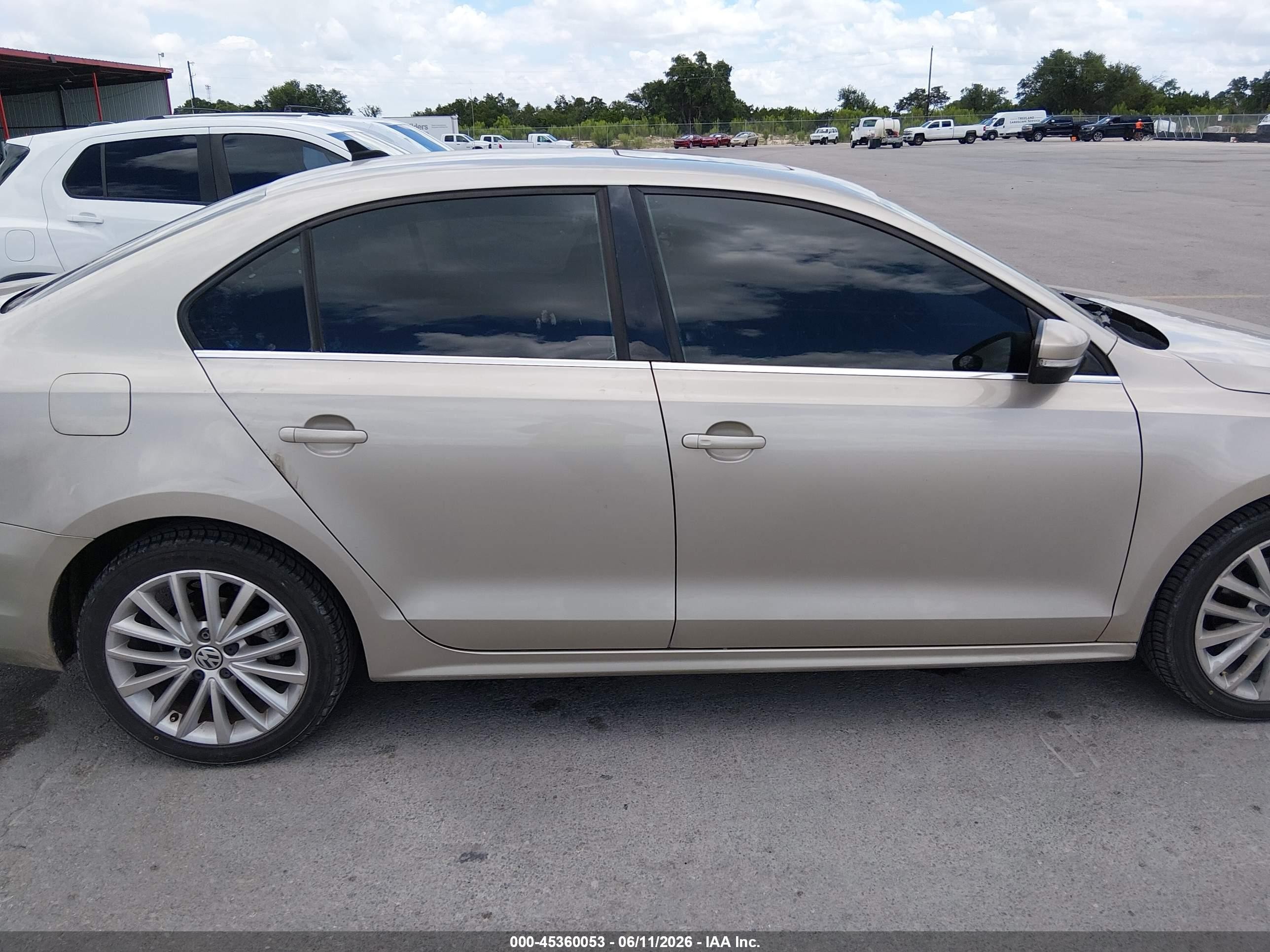 2013 Volkswagen Jetta 2.0l Tdi Tan vin: 3VWLL7AJ0DM231047