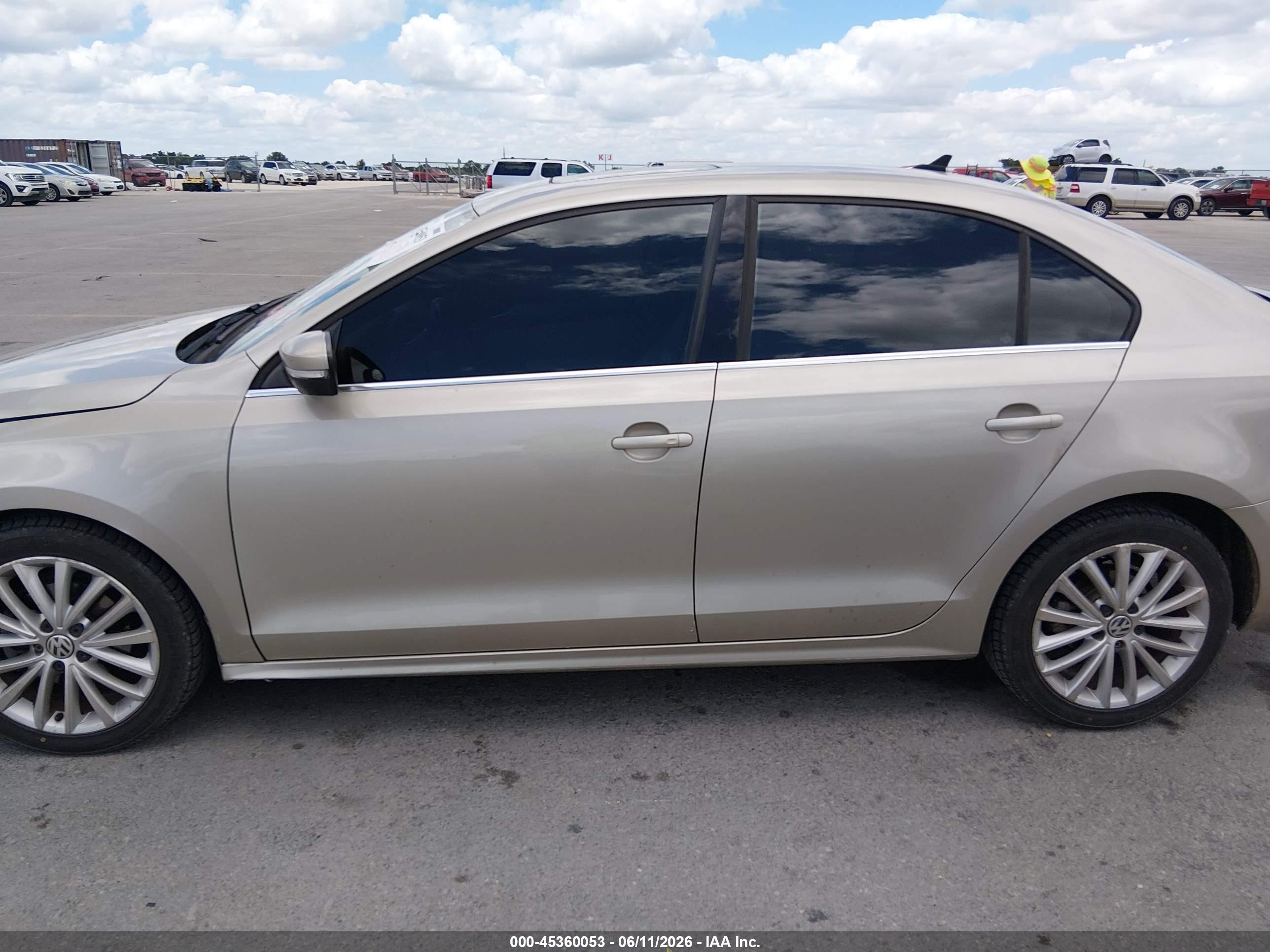 2013 Volkswagen Jetta 2.0l Tdi Tan vin: 3VWLL7AJ0DM231047