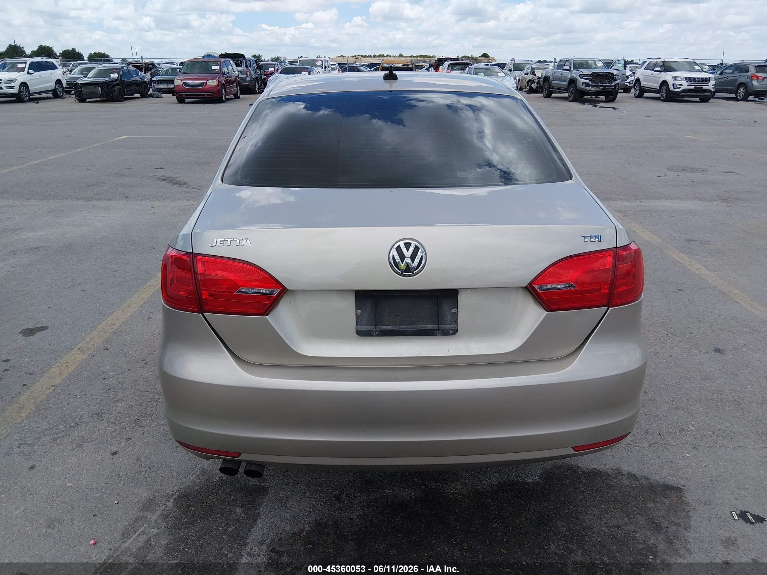 2013 Volkswagen Jetta 2.0l Tdi Tan vin: 3VWLL7AJ0DM231047