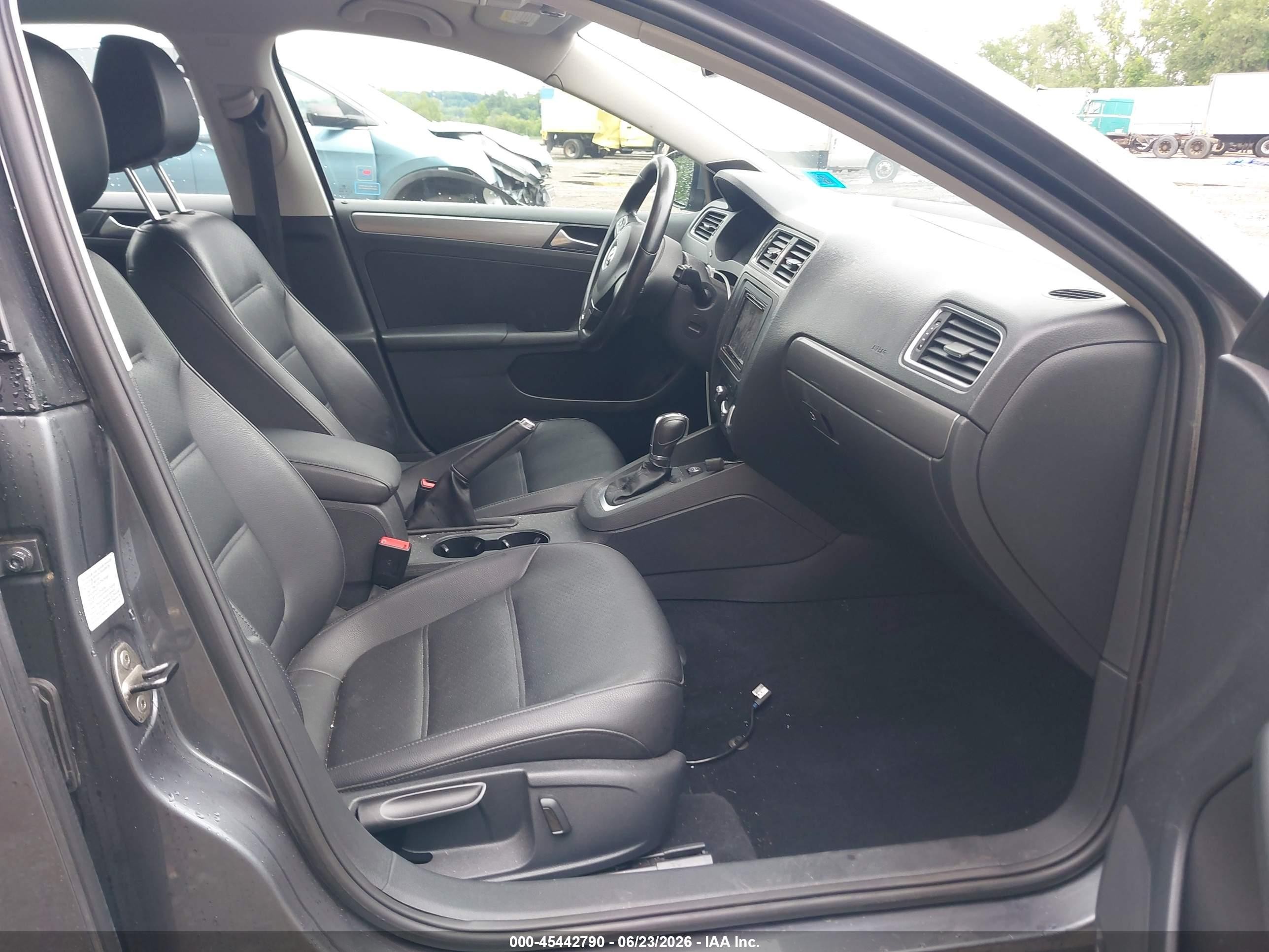 2013 Volkswagen Jetta 2.0l Tdi Gray vin: 3VWLL7AJ0DM395057