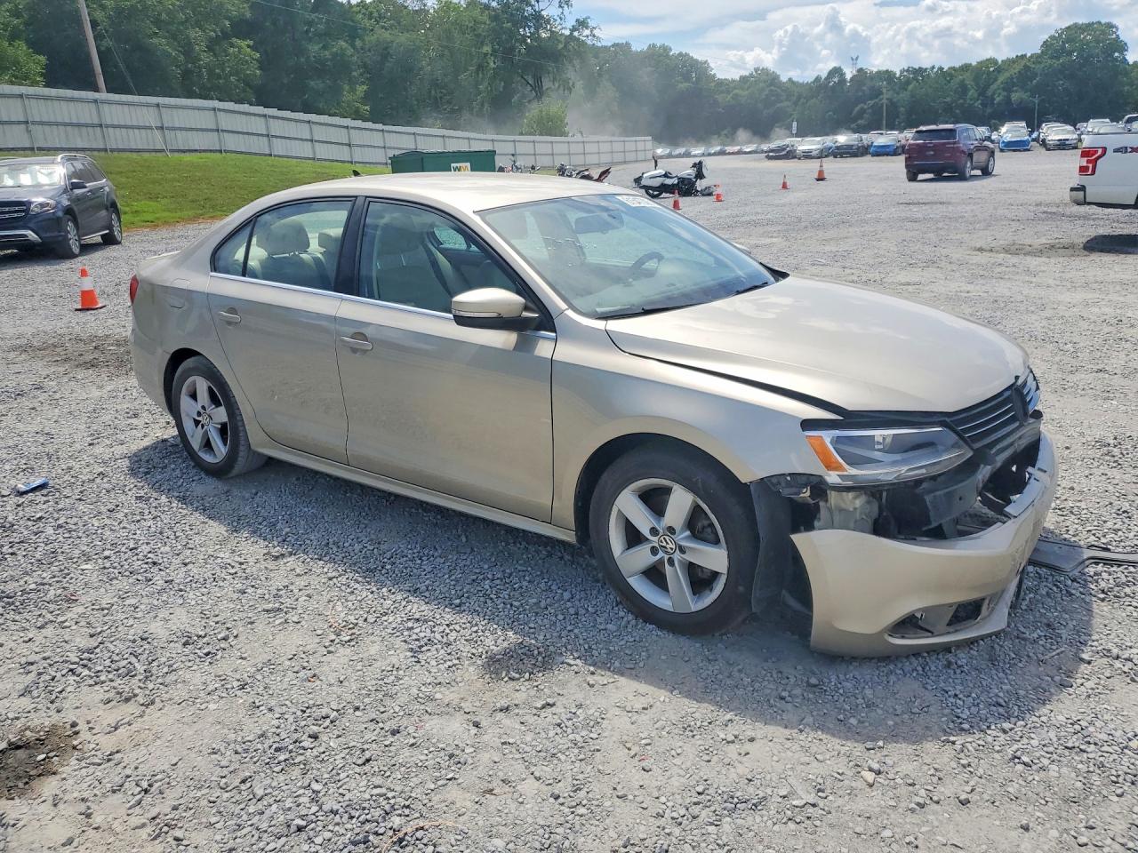 2014 Volkswagen Jetta Tdi Beige vin: 3VWLL7AJ0EM207011