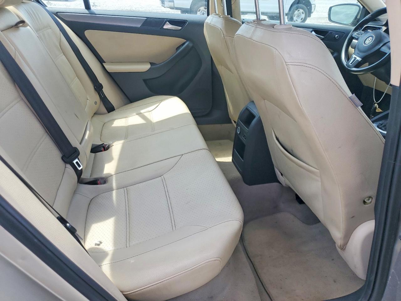 2014 Volkswagen Jetta Tdi Beige vin: 3VWLL7AJ0EM207011