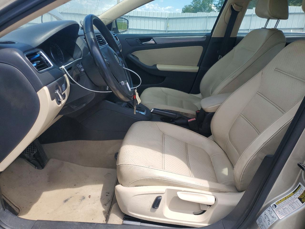 2014 Volkswagen Jetta Tdi Beige vin: 3VWLL7AJ0EM207011
