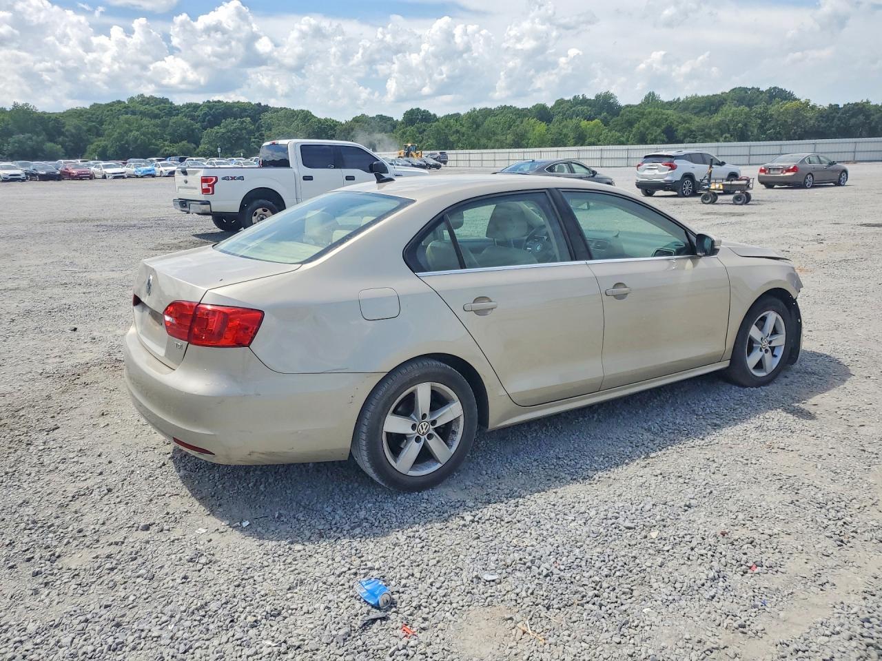 2014 Volkswagen Jetta Tdi Beige vin: 3VWLL7AJ0EM207011