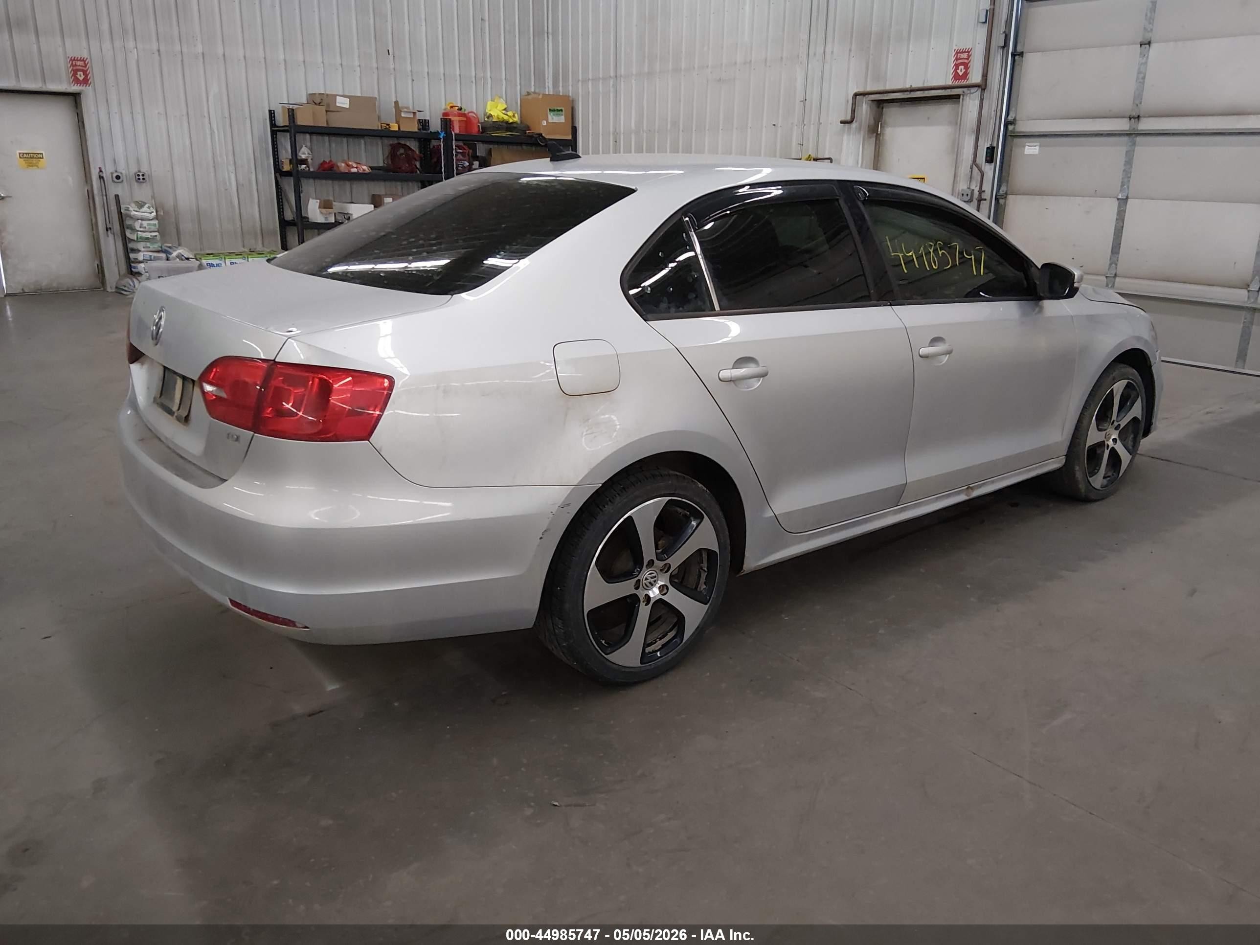 2012 Volkswagen Jetta 2.0l Tdi Серебряный vin: 3VWLL7AJ1CM010751