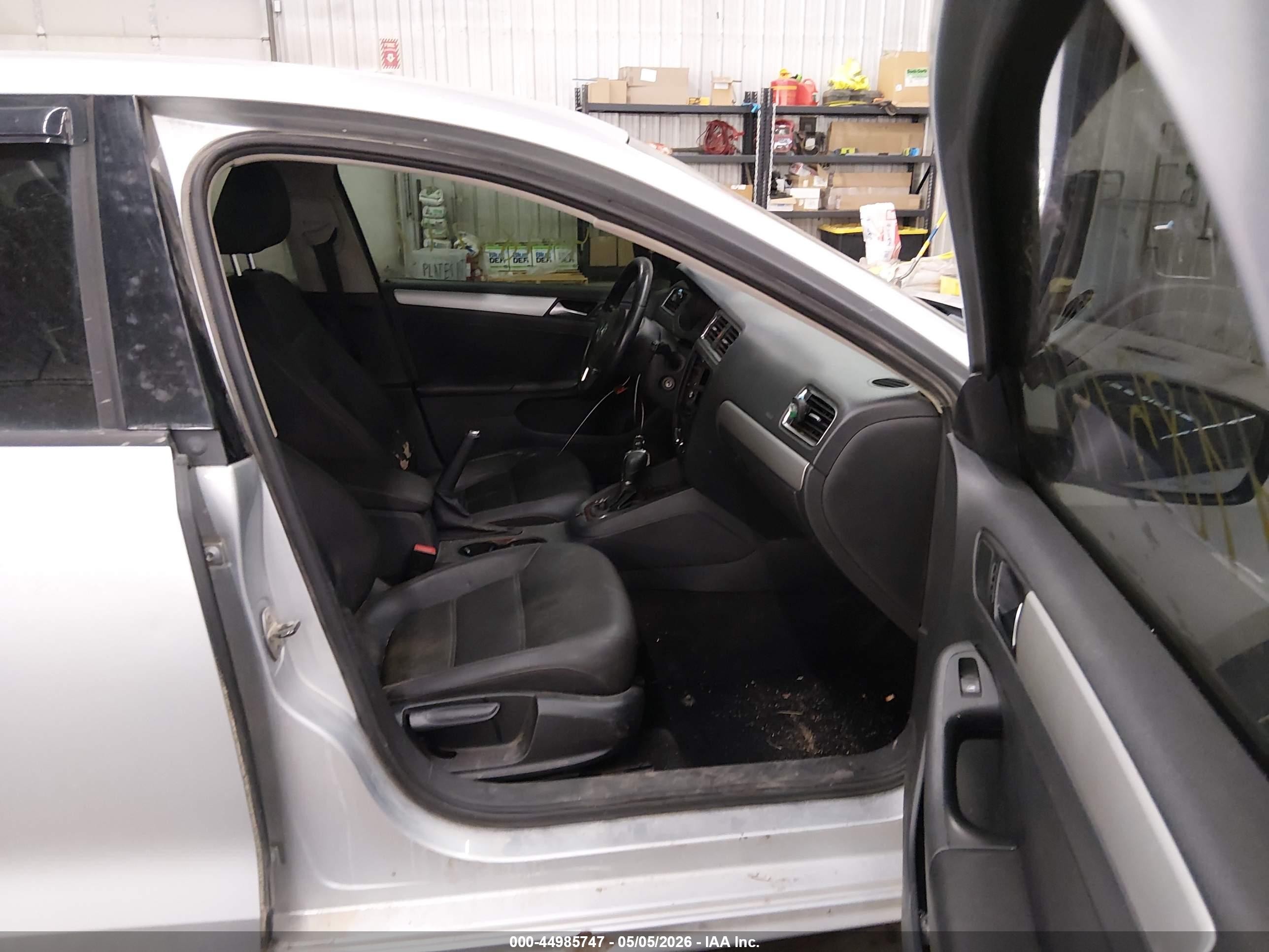 2012 Volkswagen Jetta 2.0l Tdi Серебряный vin: 3VWLL7AJ1CM010751