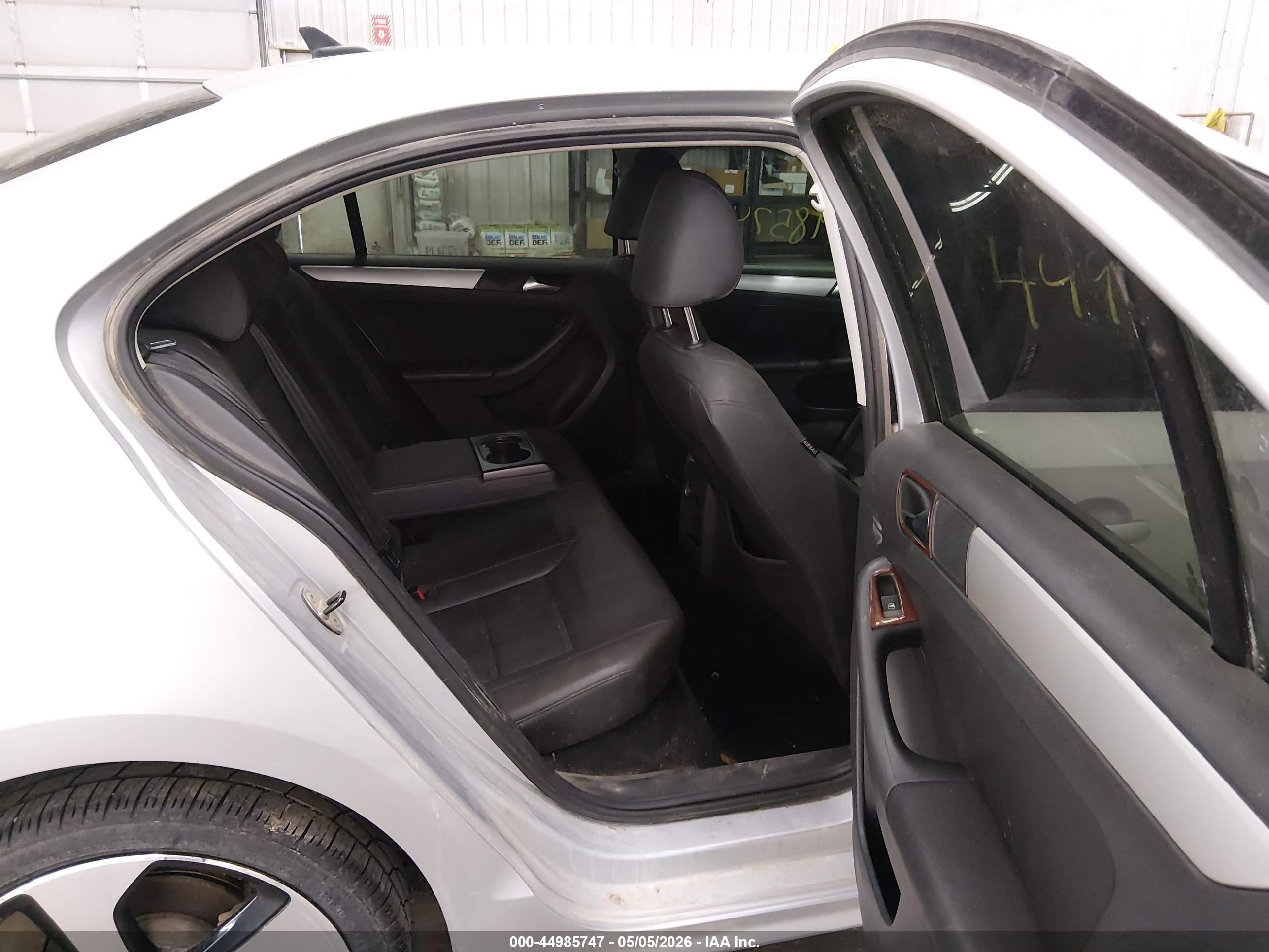 2012 Volkswagen Jetta 2.0l Tdi Серебряный vin: 3VWLL7AJ1CM010751