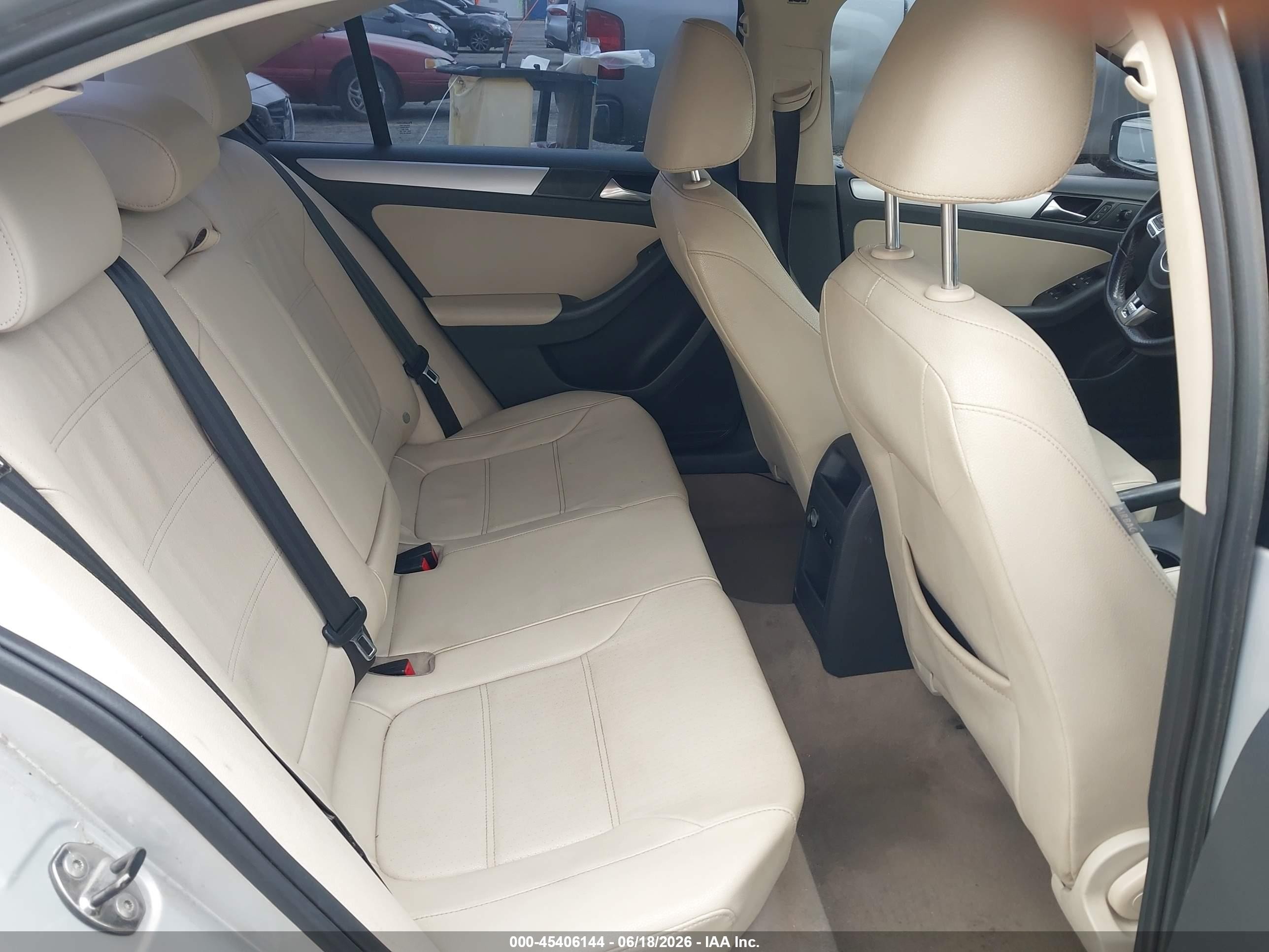 2012 Volkswagen Jetta 2.0l Tdi Silver vin: 3VWLL7AJ1CM328045