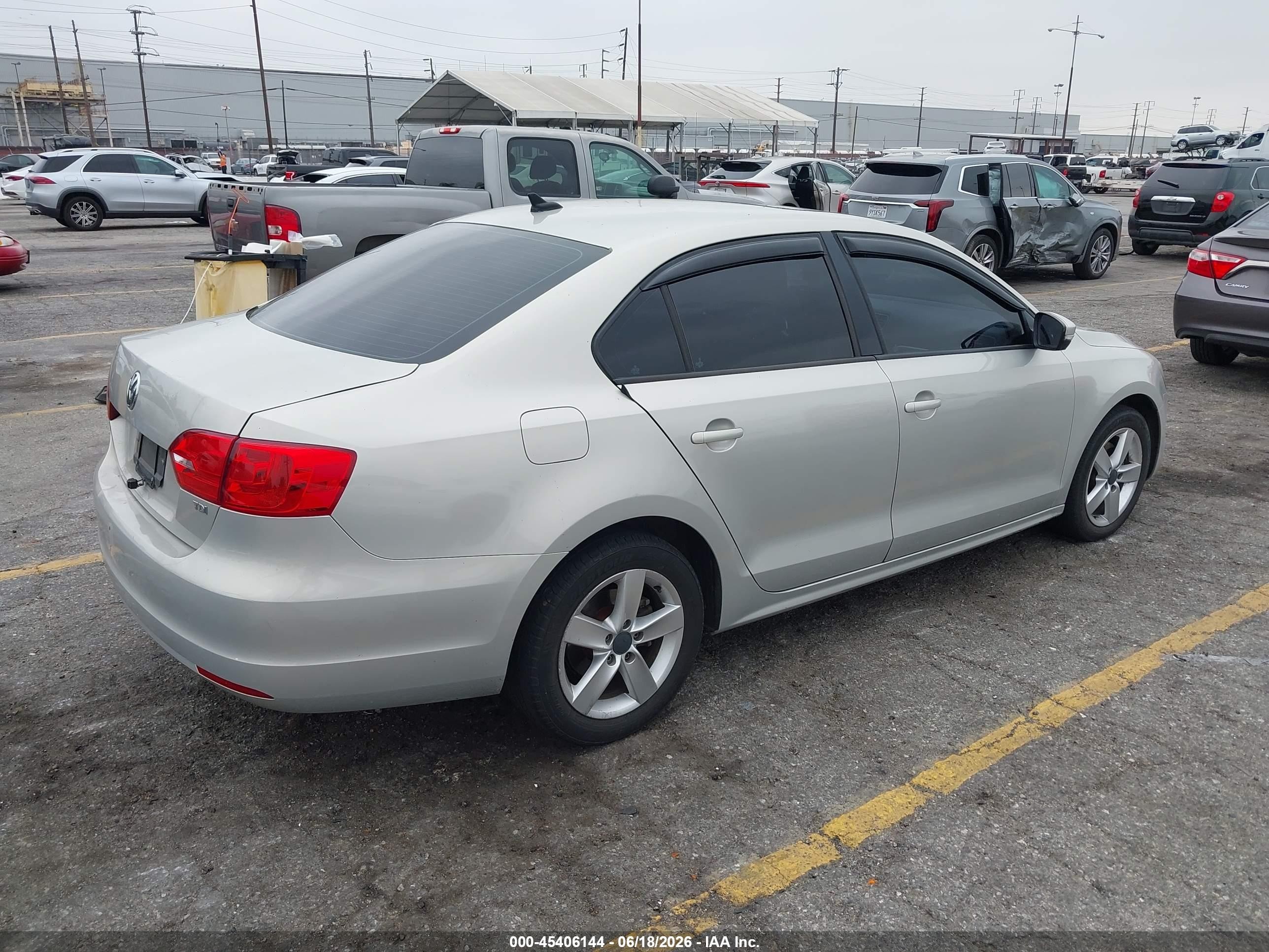 2012 Volkswagen Jetta 2.0l Tdi Silver vin: 3VWLL7AJ1CM328045