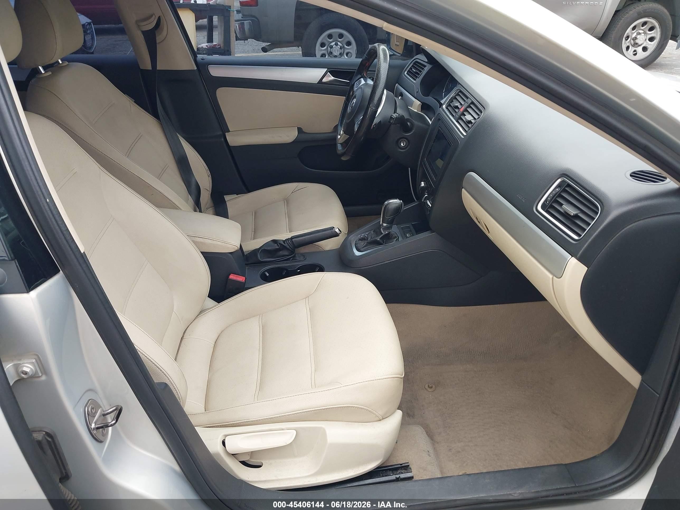 2012 Volkswagen Jetta 2.0l Tdi Silver vin: 3VWLL7AJ1CM328045