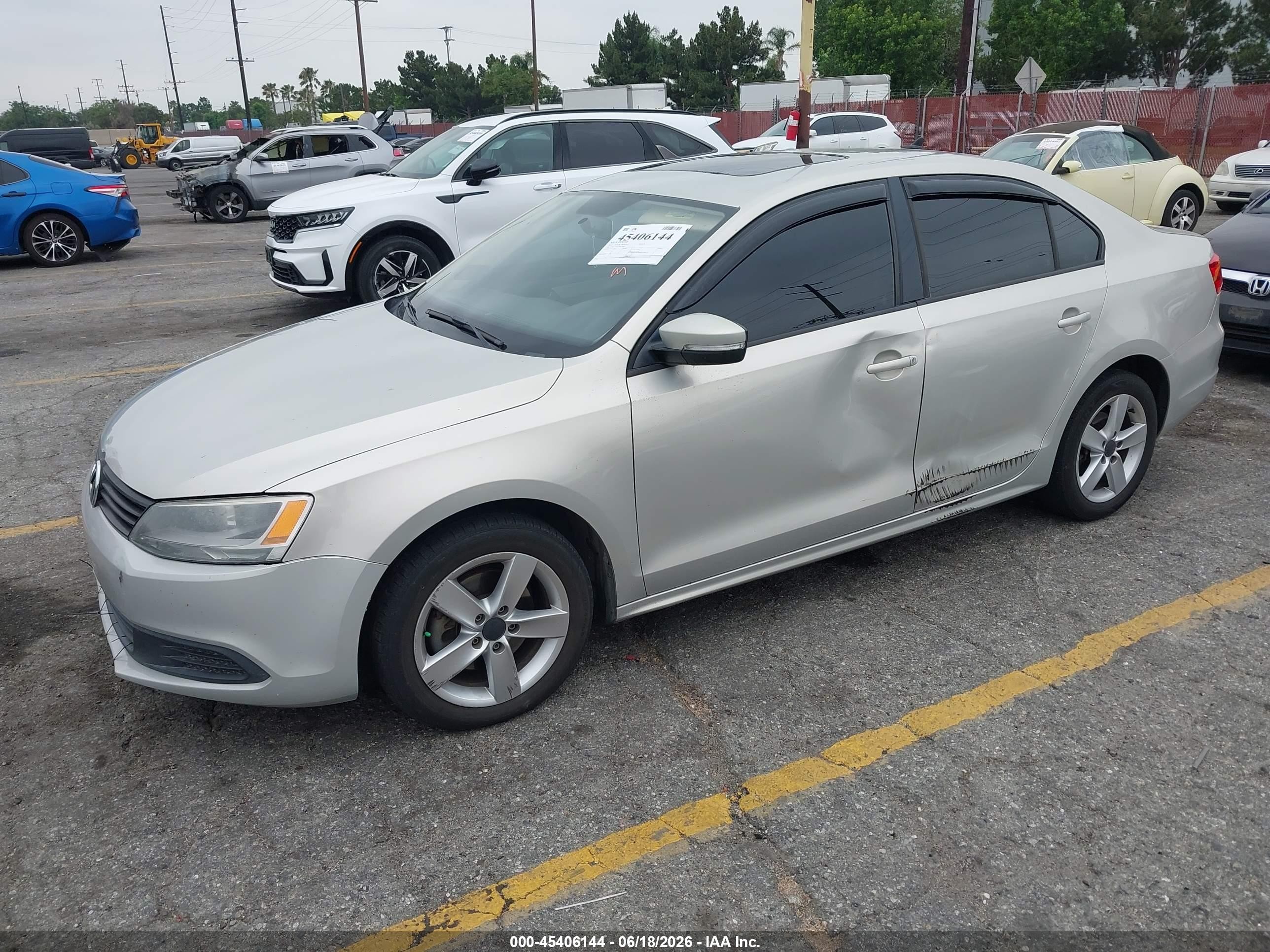 2012 Volkswagen Jetta 2.0l Tdi Silver vin: 3VWLL7AJ1CM328045
