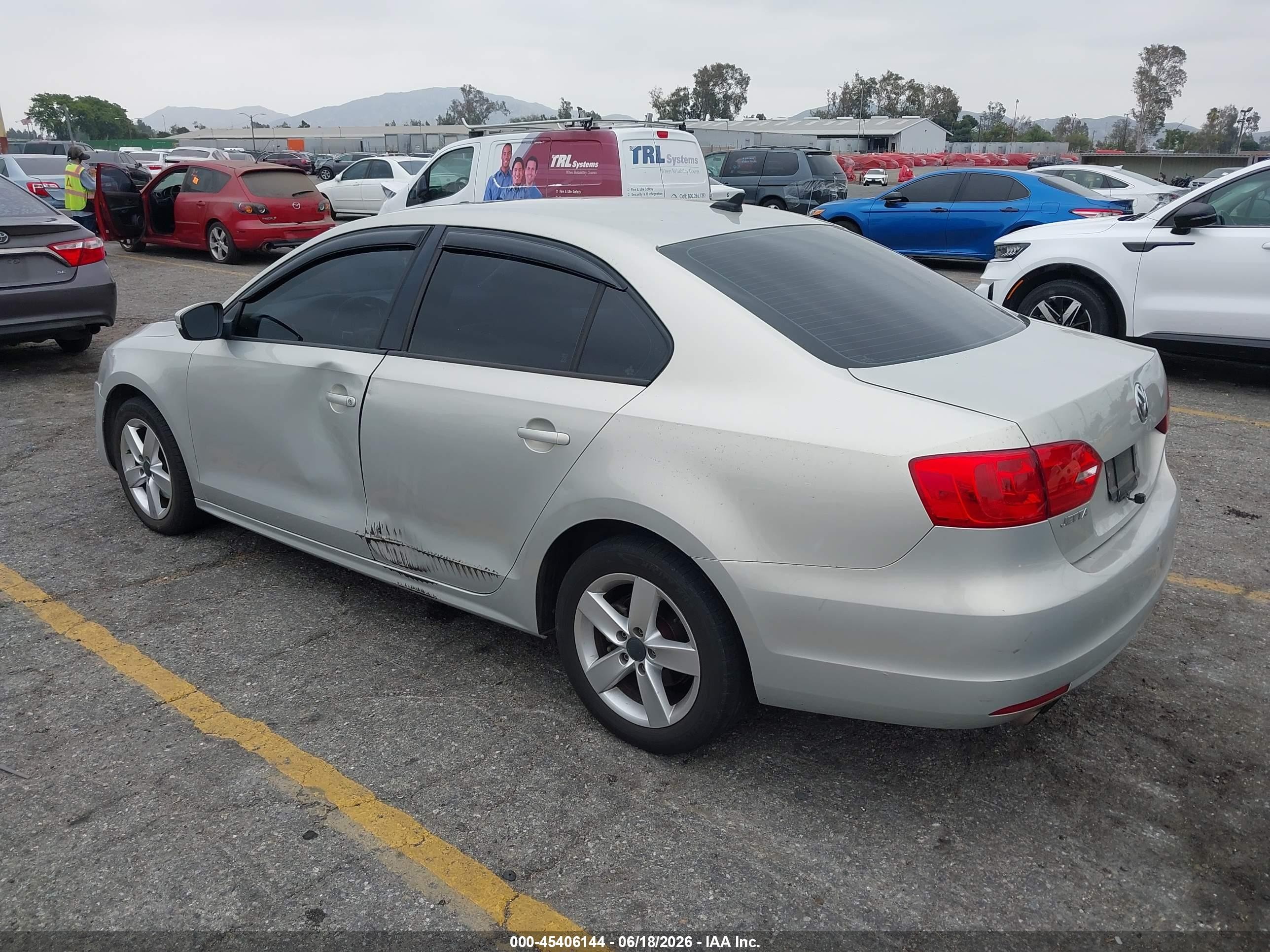 2012 Volkswagen Jetta 2.0l Tdi Silver vin: 3VWLL7AJ1CM328045
