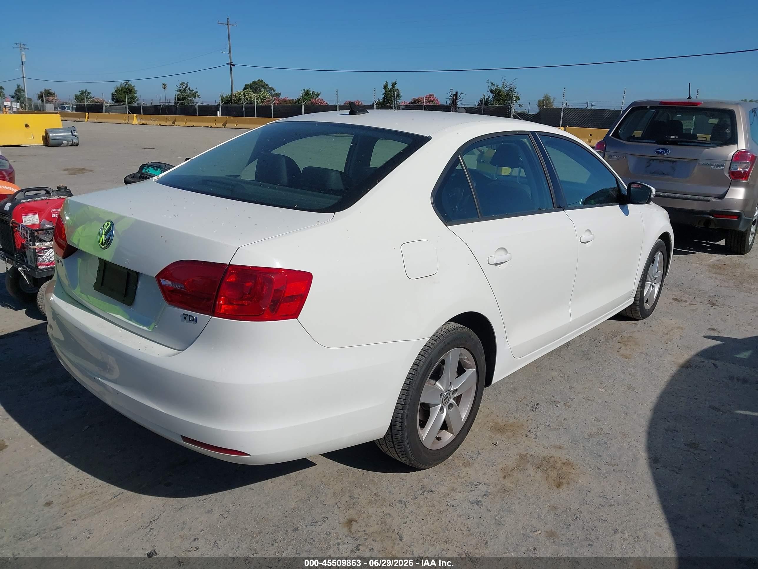 2012 Volkswagen Jetta 2.0l Tdi White vin: 3VWLL7AJ1CM428372