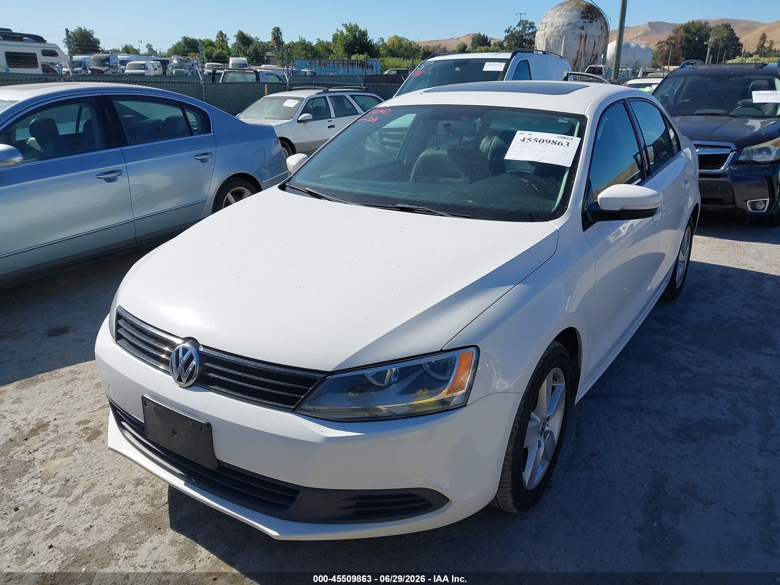 2012 Volkswagen Jetta 2.0l Tdi White vin: 3VWLL7AJ1CM428372