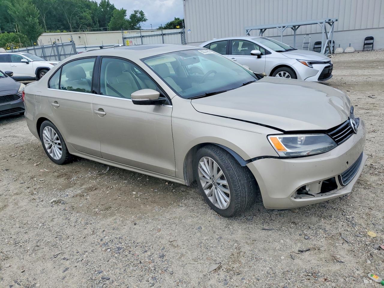 2014 Volkswagen Jetta Tdi Beige vin: 3VWLL7AJ1EM244598